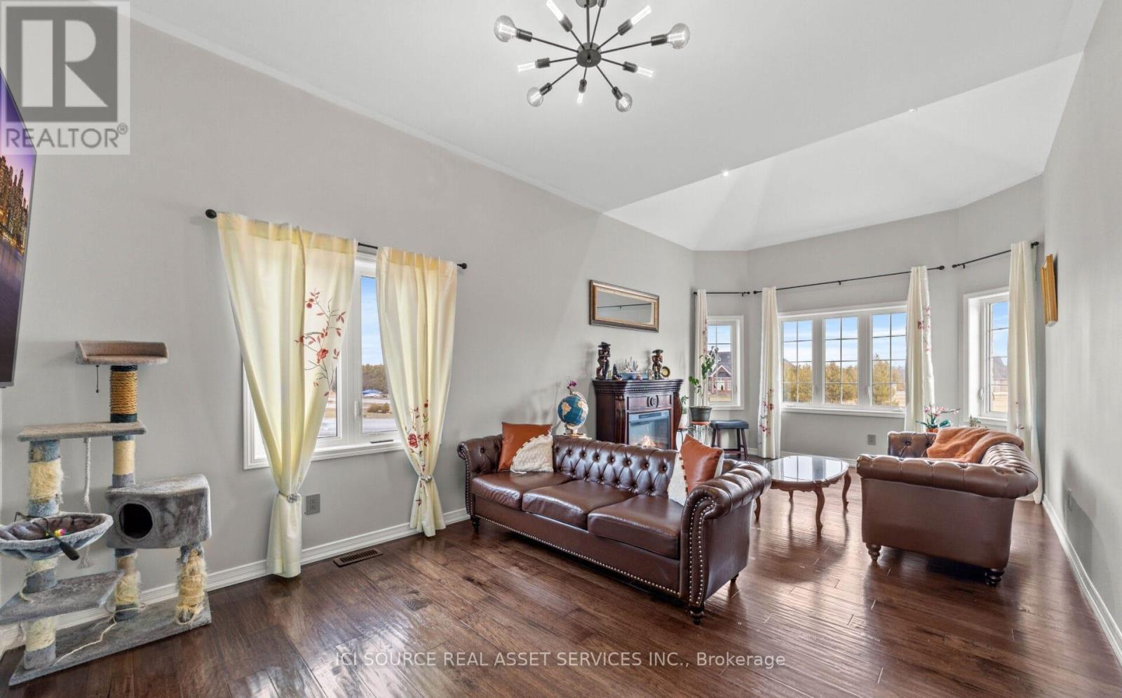 50 Songbird Crescent, Kawartha Lakes, ON - Indoor Photo Showing Living Room