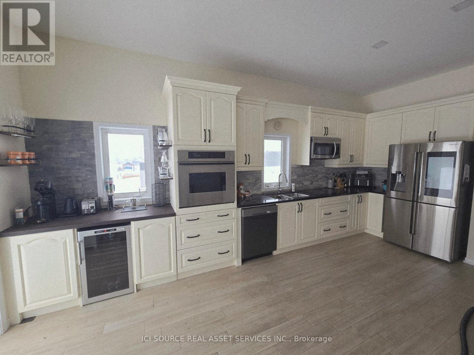 50 Songbird Crescent, Kawartha Lakes, ON - Indoor Photo Showing Kitchen With Upgraded Kitchen