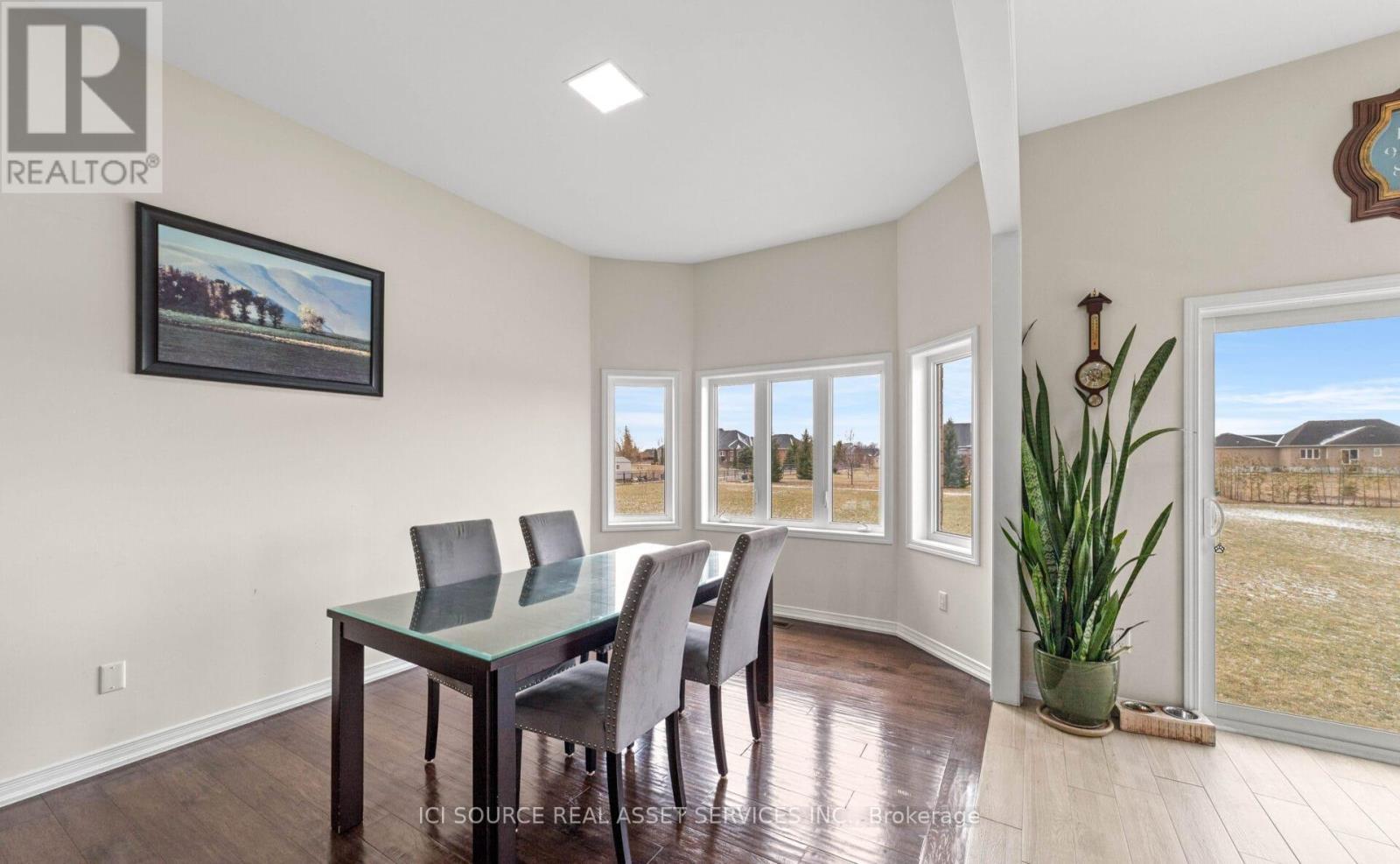 50 Songbird Crescent, Kawartha Lakes, ON - Indoor Photo Showing Dining Room