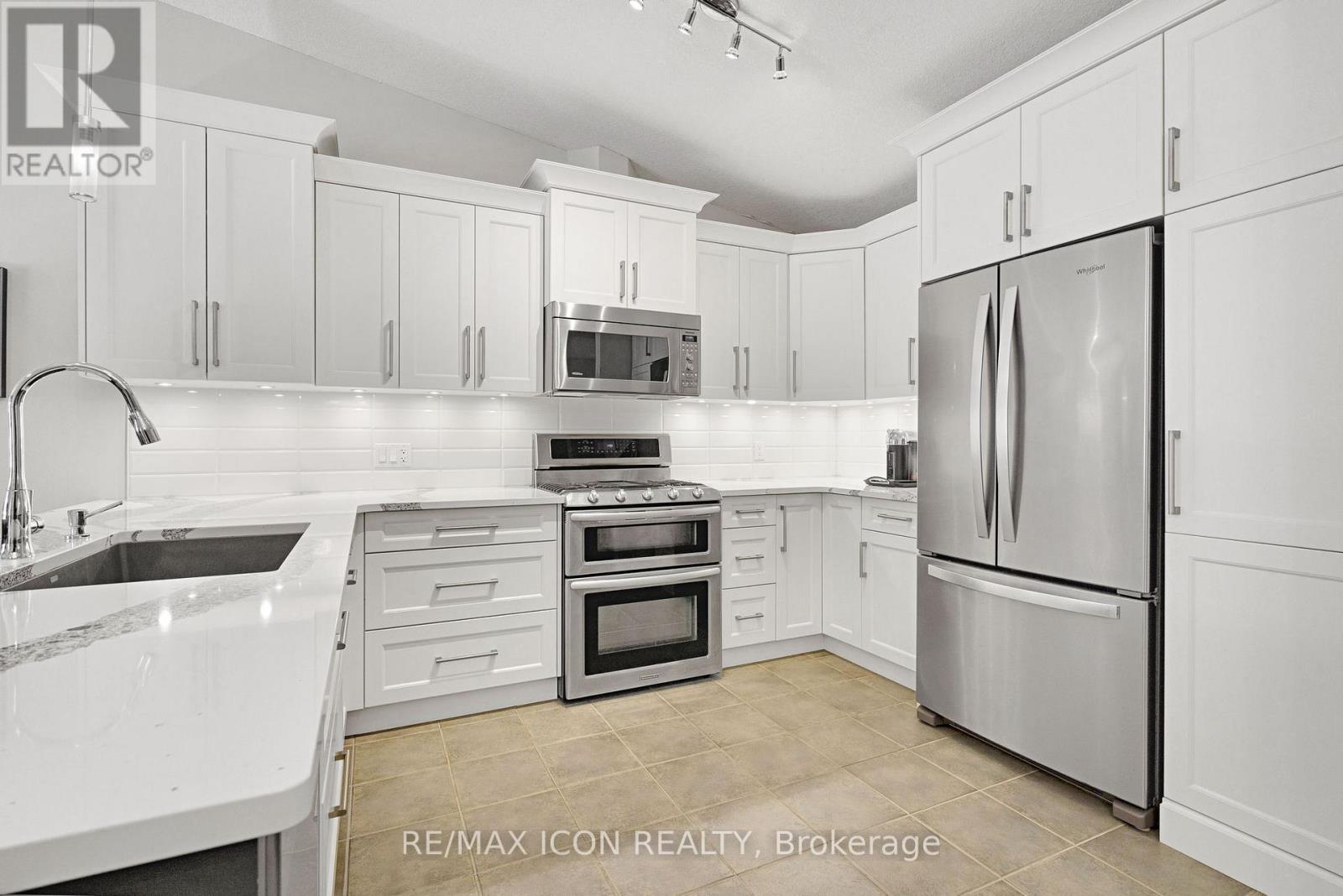 35 - 1241 Beaverbrook Avenue, London North (North A), ON - Indoor Photo Showing Kitchen With Upgraded Kitchen