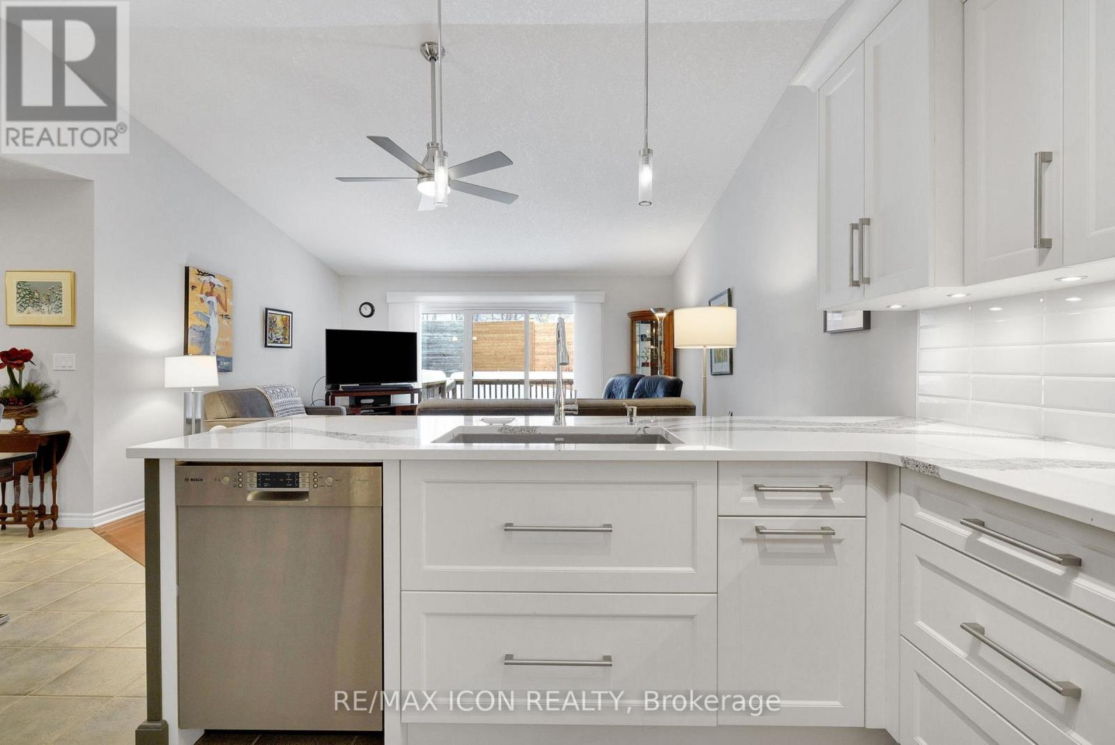 35 - 1241 Beaverbrook Avenue, London North (North A), ON - Indoor Photo Showing Kitchen