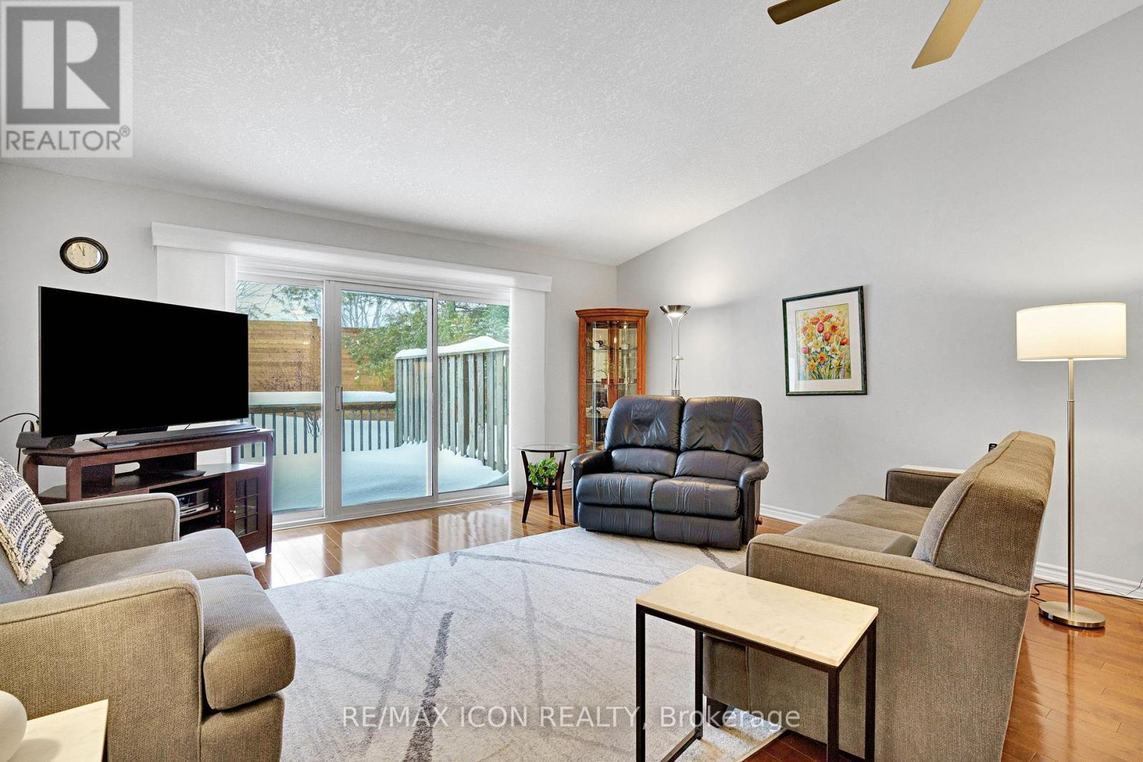 35 - 1241 Beaverbrook Avenue, London North (North A), ON - Indoor Photo Showing Living Room