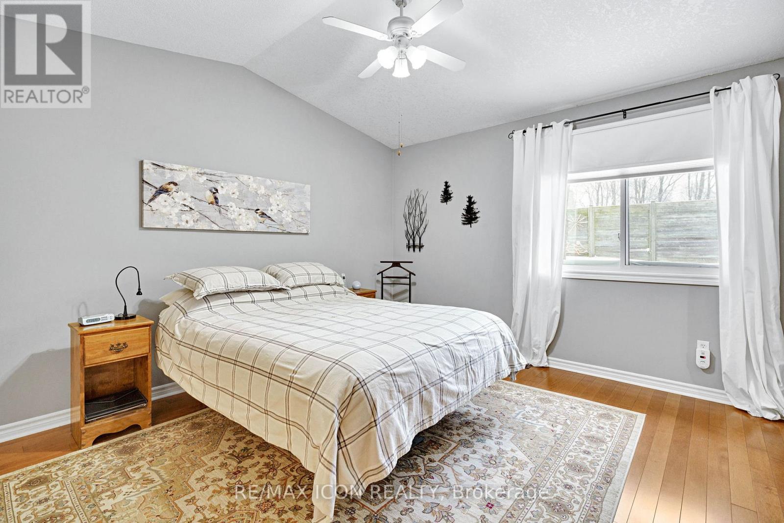 35 - 1241 Beaverbrook Avenue, London North (North A), ON - Indoor Photo Showing Bedroom
