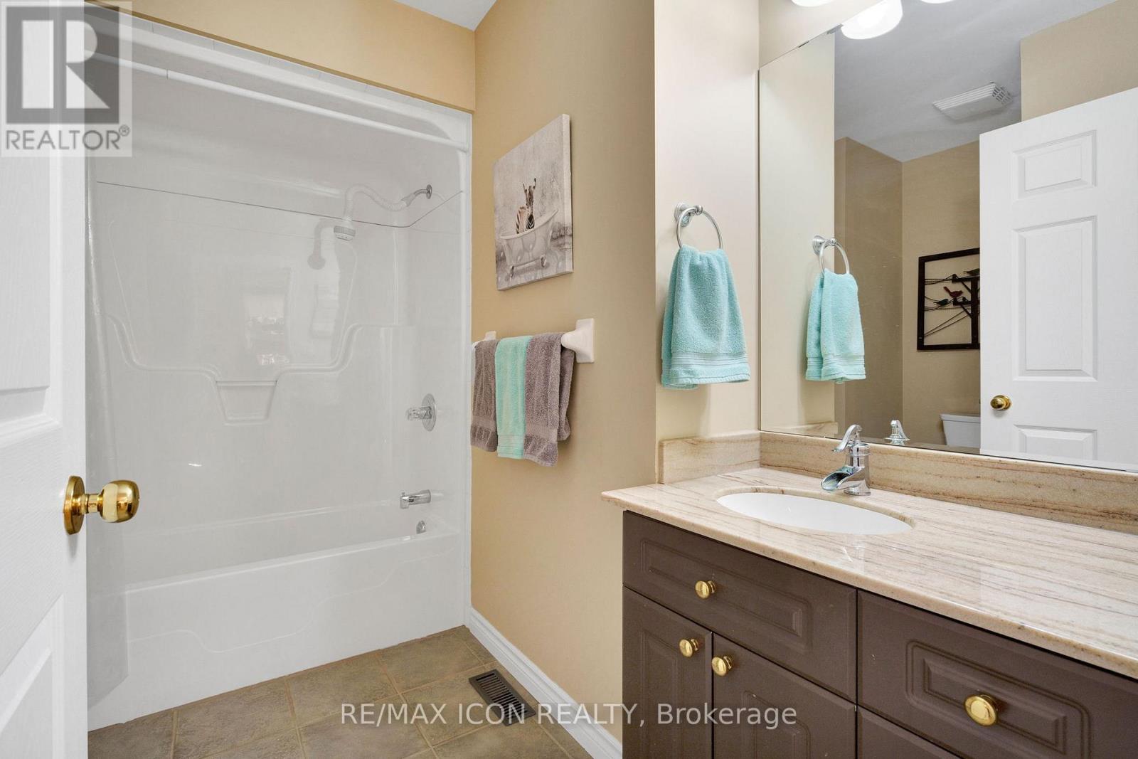 35 - 1241 Beaverbrook Avenue, London North (North A), ON - Indoor Photo Showing Bathroom