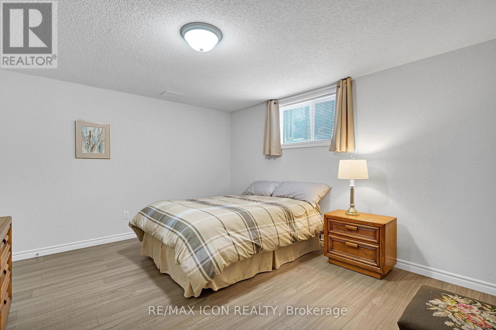 35 - 1241 Beaverbrook Avenue, London North (North A), ON - Indoor Photo Showing Bedroom
