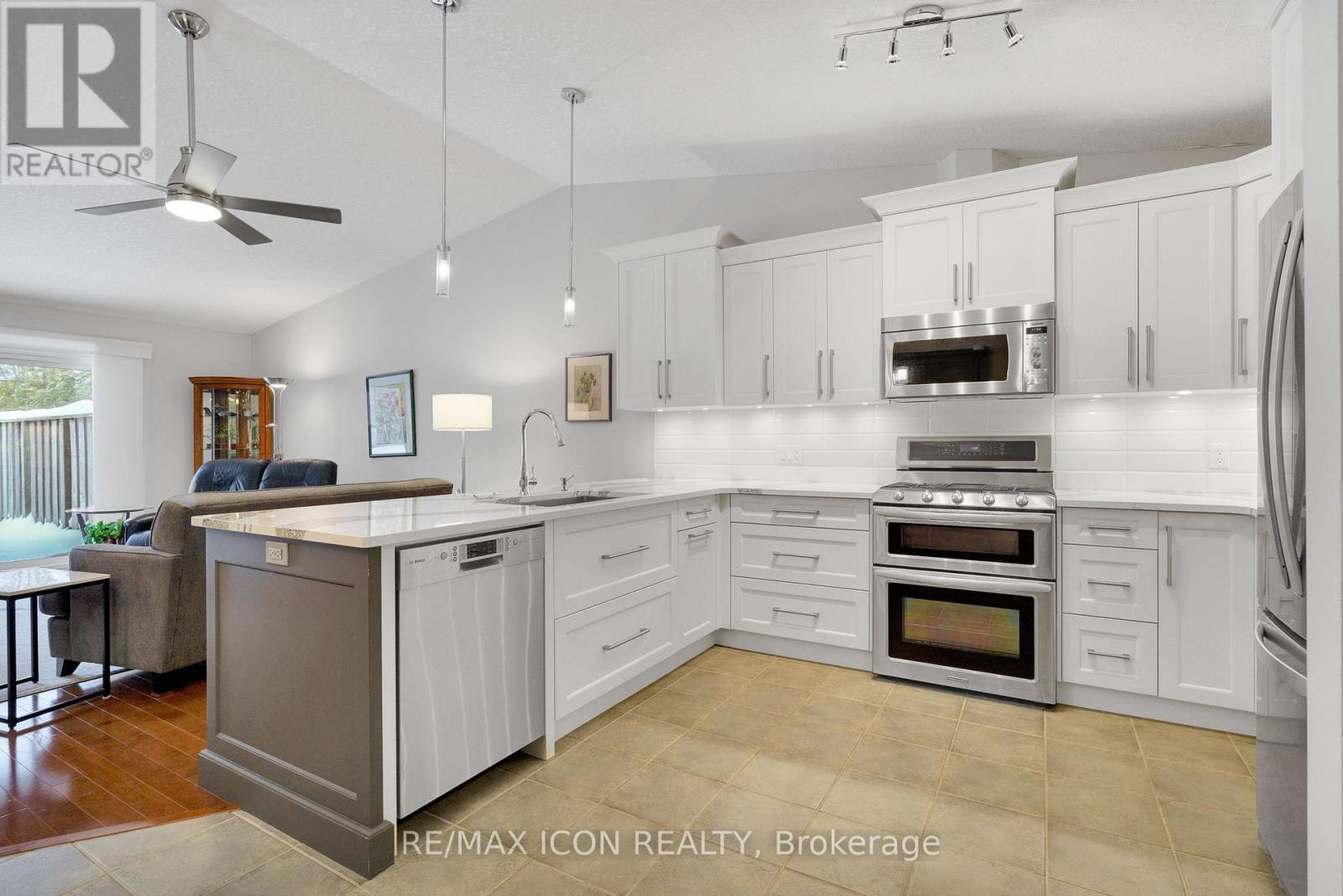 35 - 1241 Beaverbrook Avenue, London North (North A), ON - Indoor Photo Showing Kitchen With Upgraded Kitchen