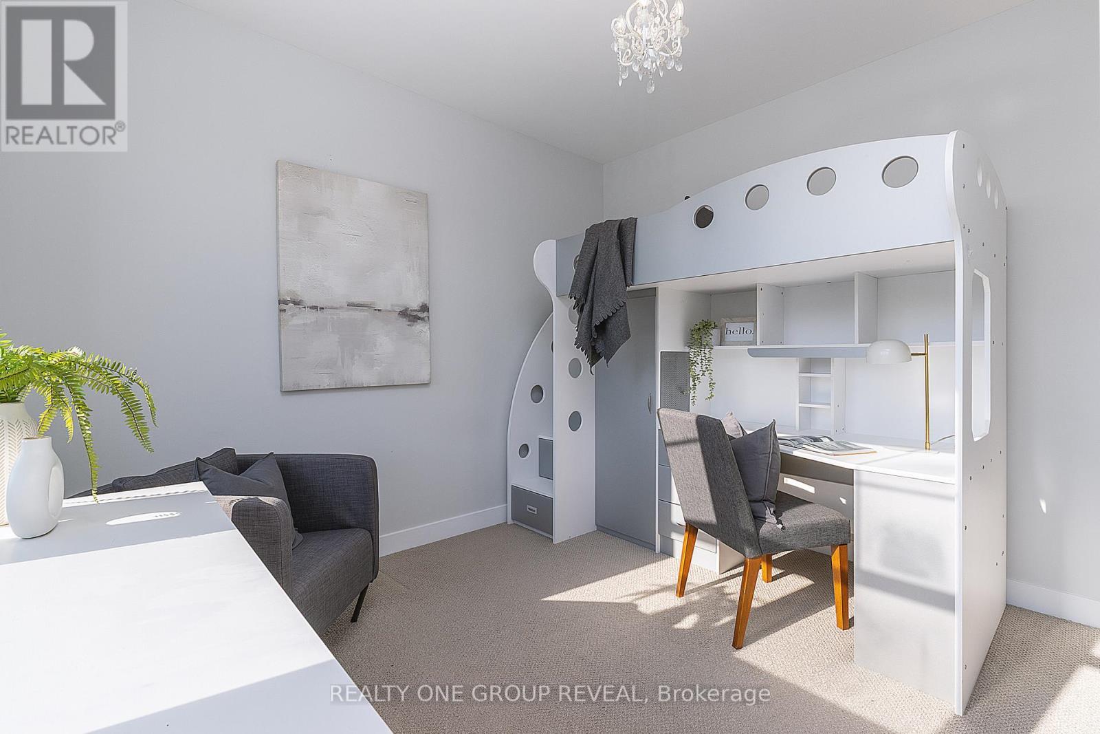 1044 Suddard Avenue, Oshawa, ON - Indoor