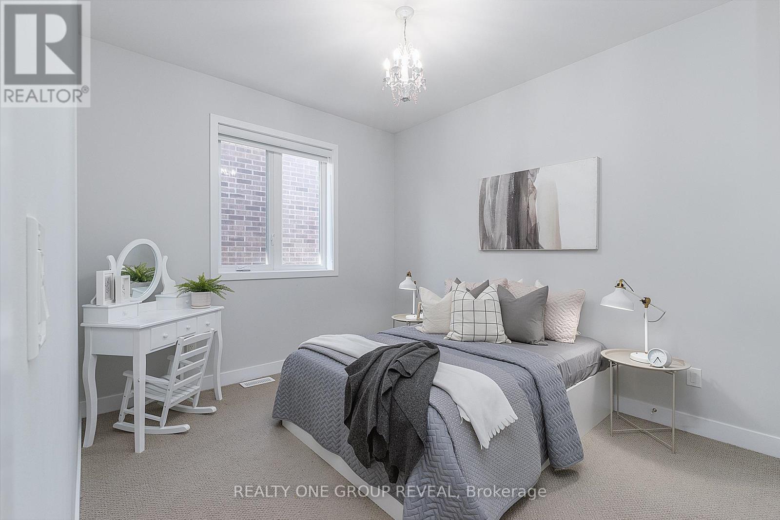 1044 Suddard Avenue, Oshawa, ON - Indoor Photo Showing Bedroom
