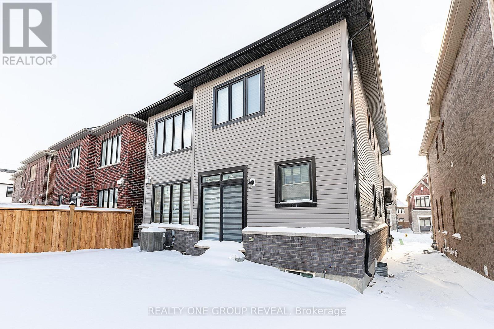 1044 Suddard Avenue, Oshawa, ON - Outdoor