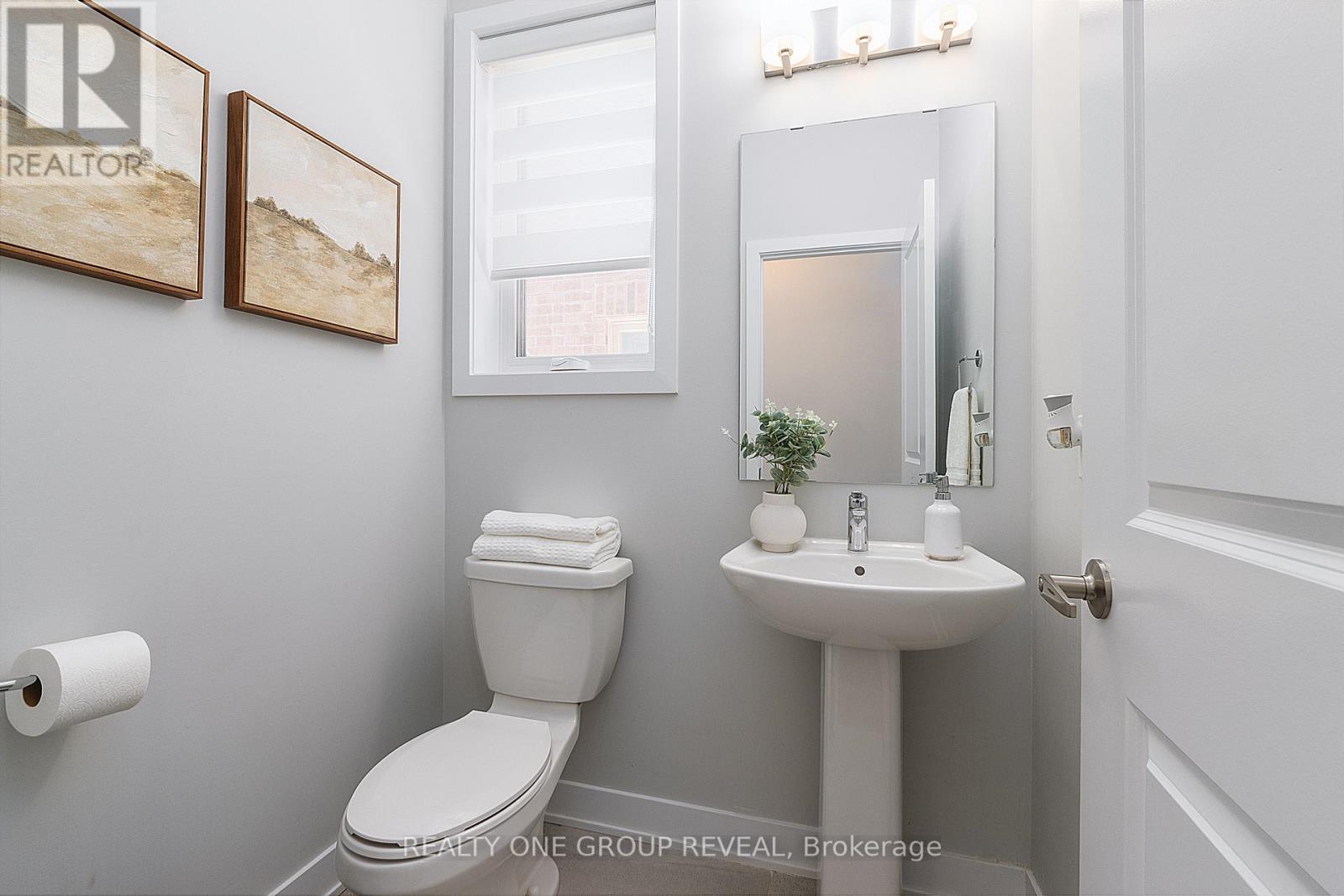 1044 Suddard Avenue, Oshawa, ON - Indoor Photo Showing Bathroom