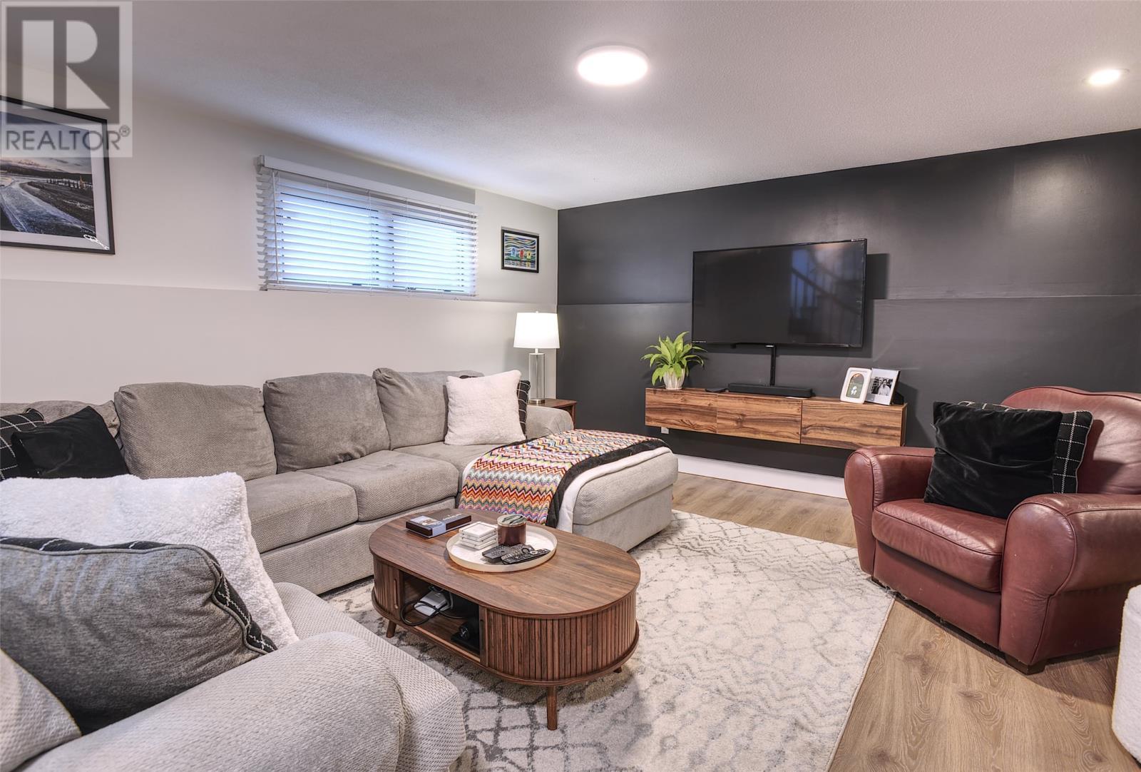 20 Mercers Road, Conception Bay South, NL - Indoor Photo Showing Living Room