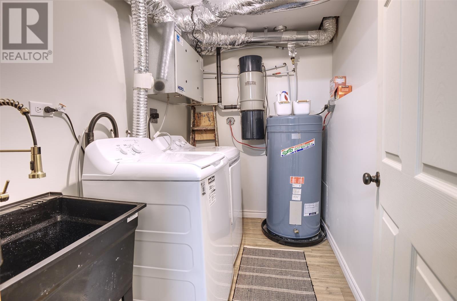 20 Mercers Road, Conception Bay South, NL - Indoor Photo Showing Laundry Room