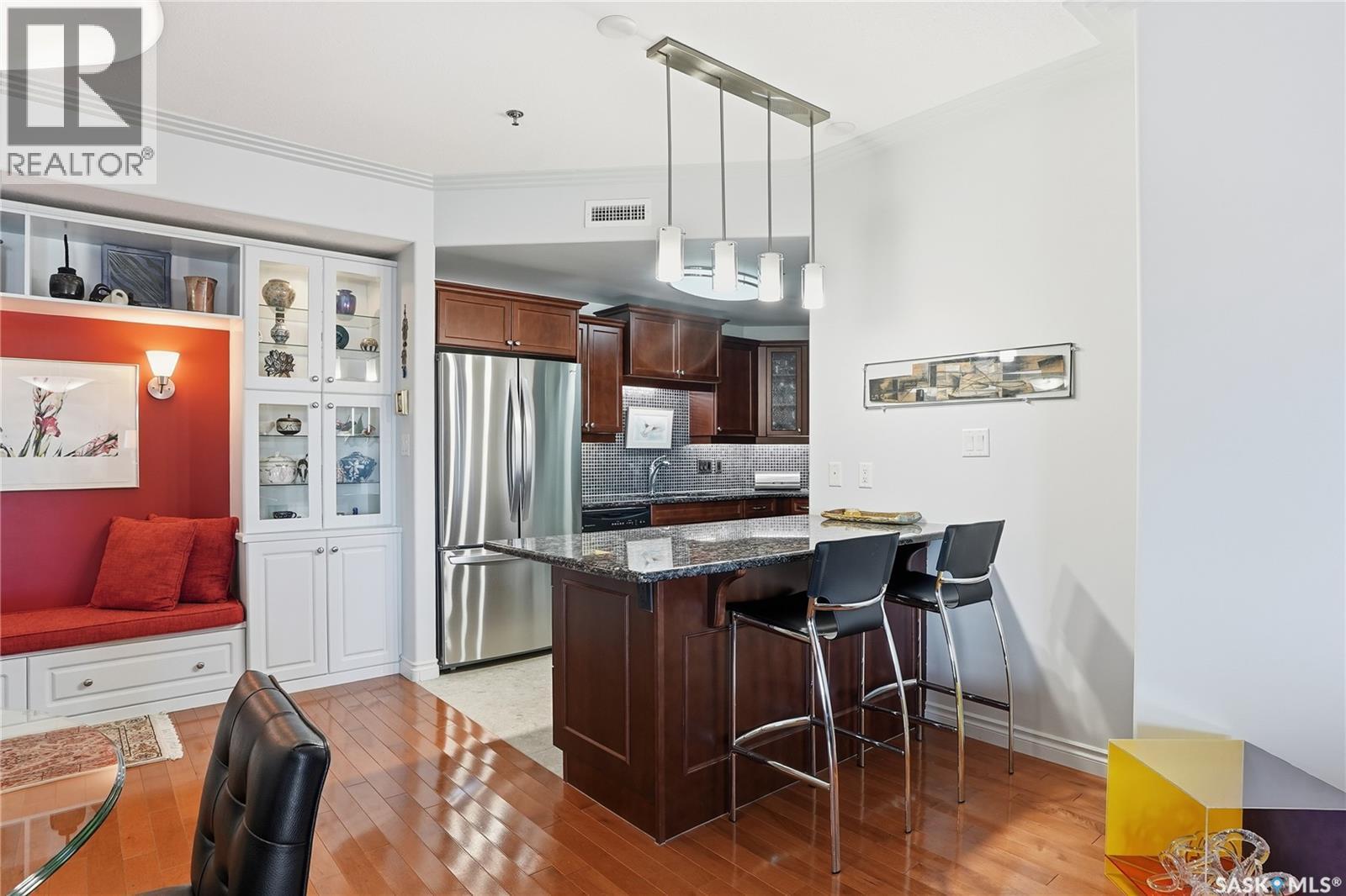 239 623 Saskatchewan Crescent W, Saskatoon, SK - Indoor Photo Showing Kitchen With Stainless Steel Kitchen