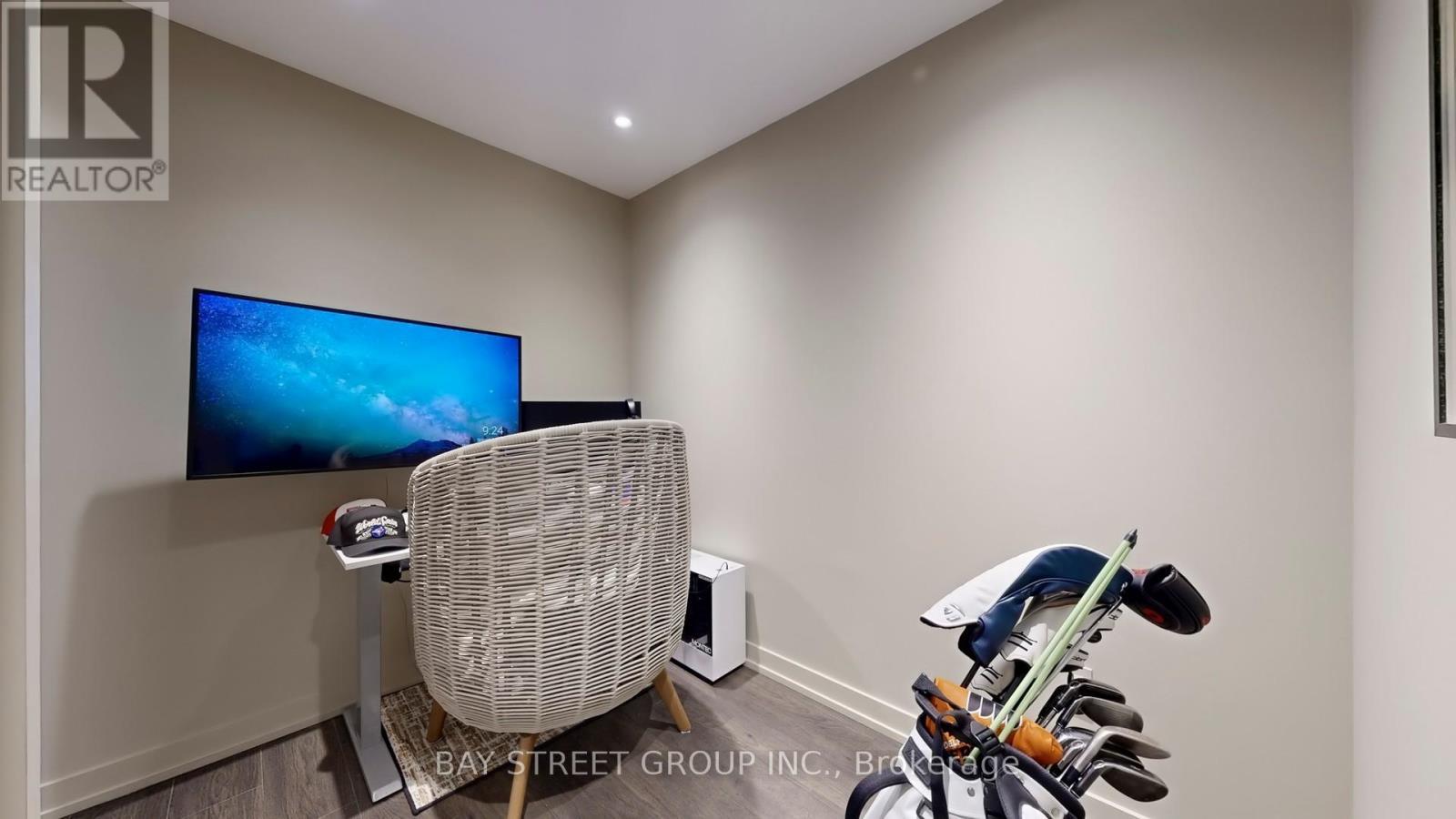 105 - 150 Logan Avenue W, Toronto, ON - Indoor