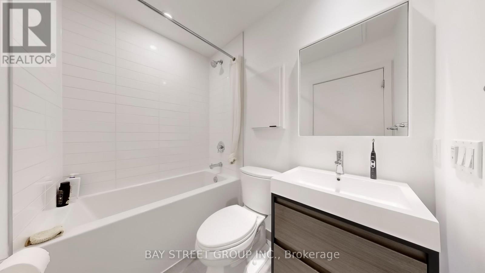 105 - 150 Logan Avenue W, Toronto, ON - Indoor Photo Showing Bathroom