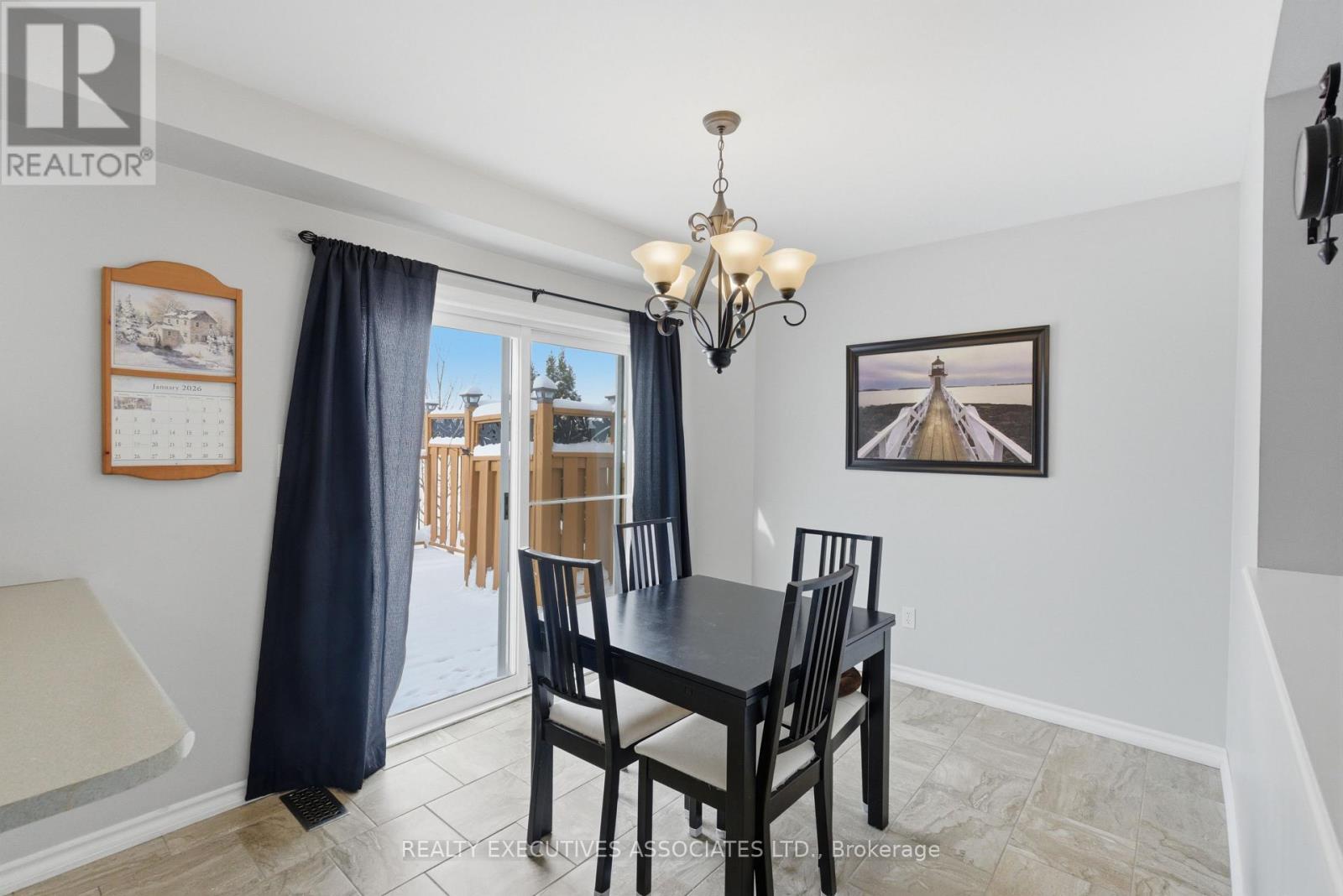 71 Truax Street, Kawartha Lakes (Lindsay), ON - Indoor Photo Showing Dining Room