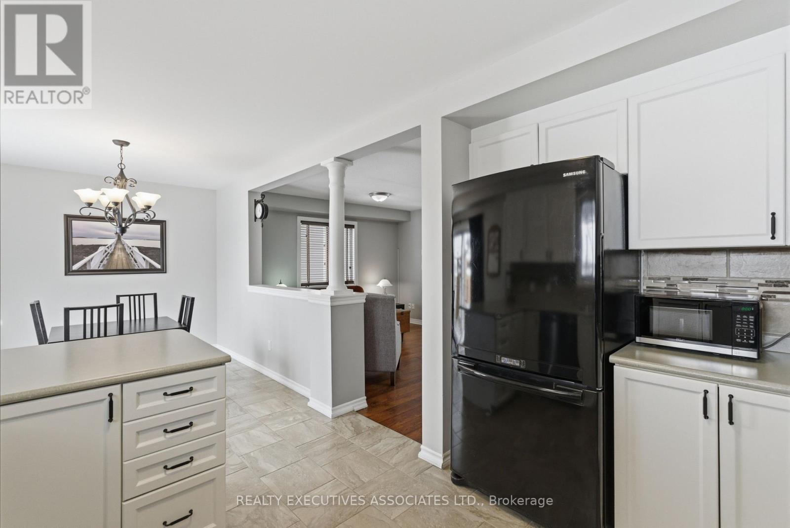 71 Truax Street, Kawartha Lakes (Lindsay), ON - Indoor Photo Showing Kitchen