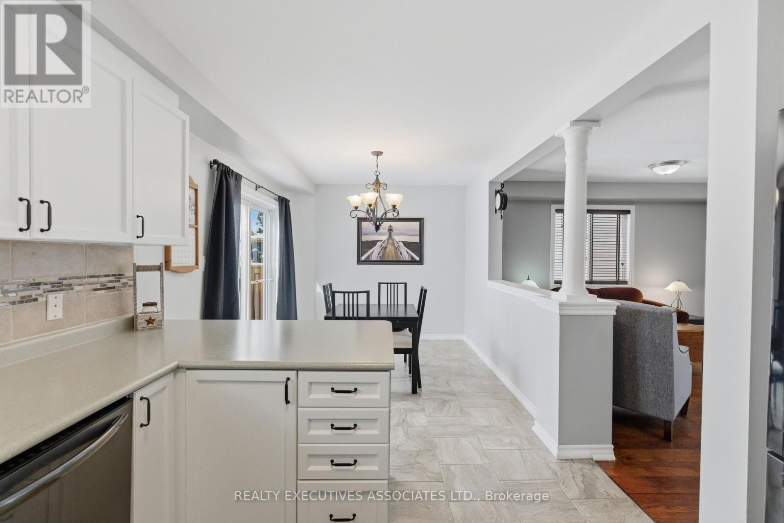 71 Truax Street, Kawartha Lakes (Lindsay), ON - Indoor Photo Showing Kitchen