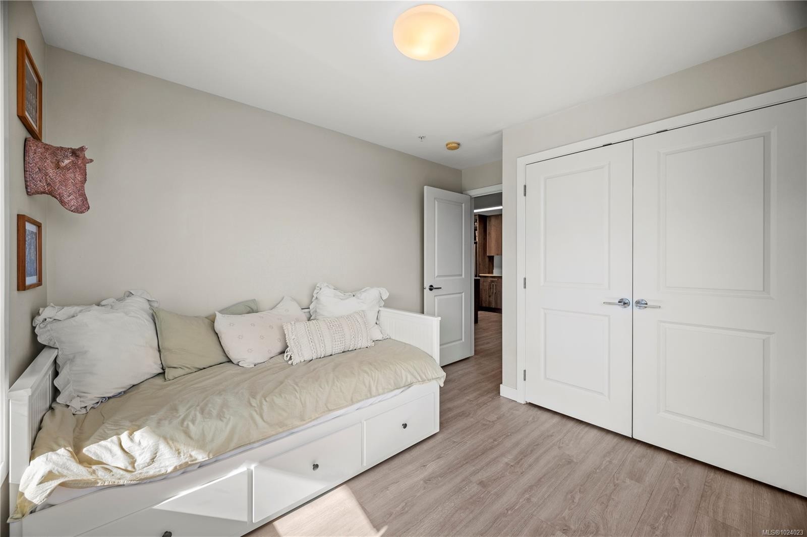 202-100 Presley Pl, View Royal, BC - Indoor