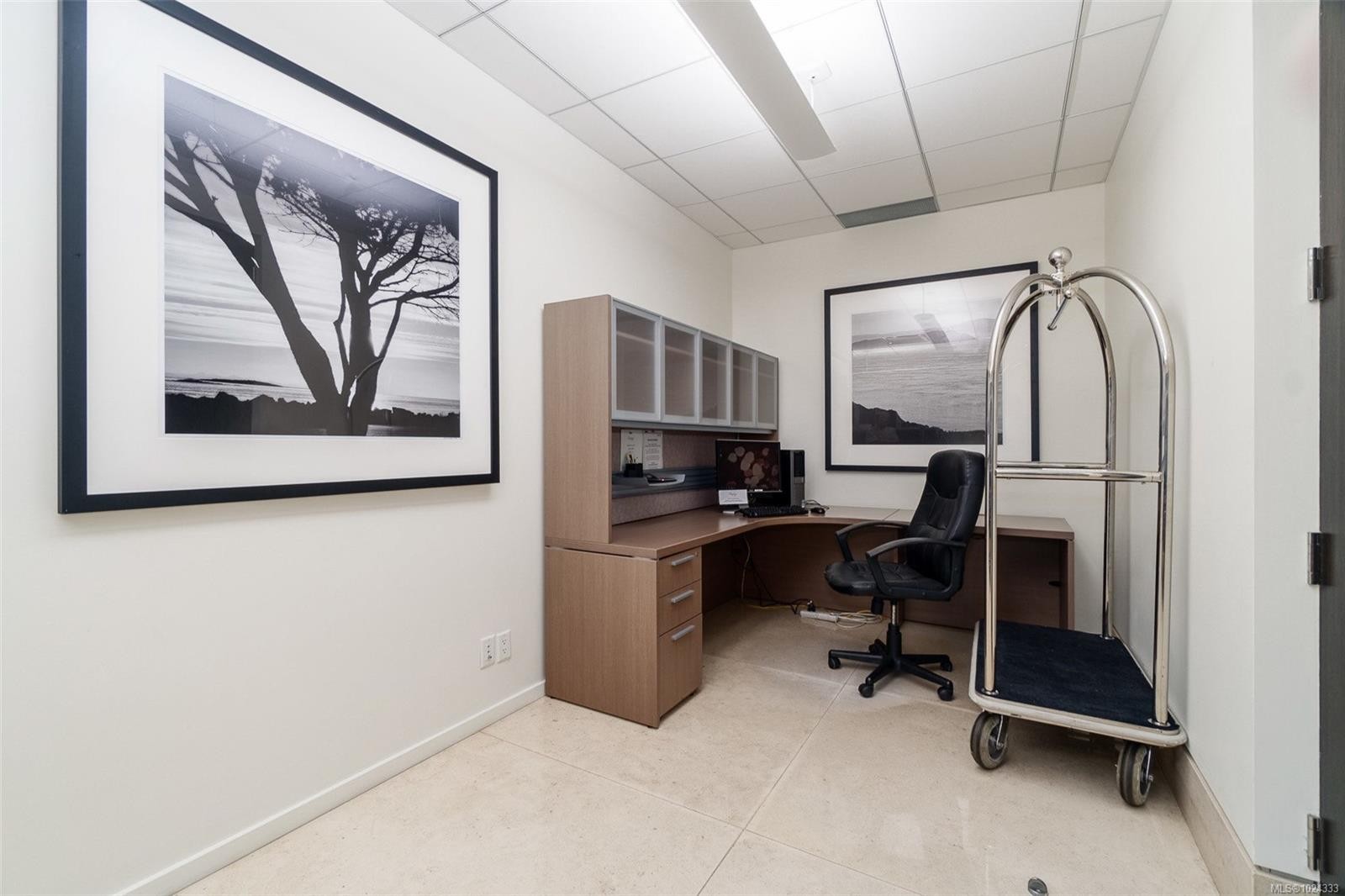 208-100 Saghalie Rd, Victoria, BC - Indoor Photo Showing Other Room