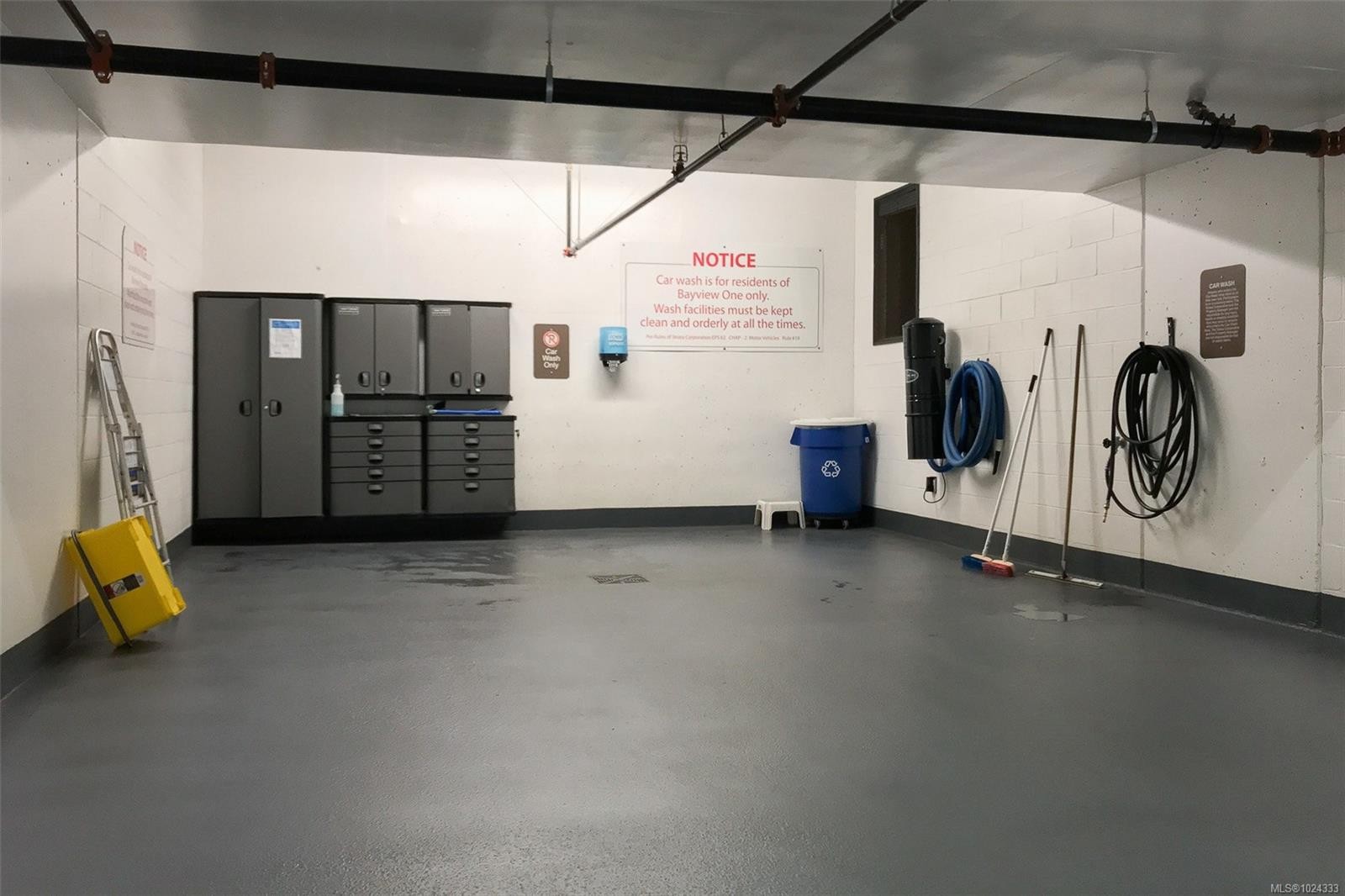 208-100 Saghalie Rd, Victoria, BC - Indoor Photo Showing Garage