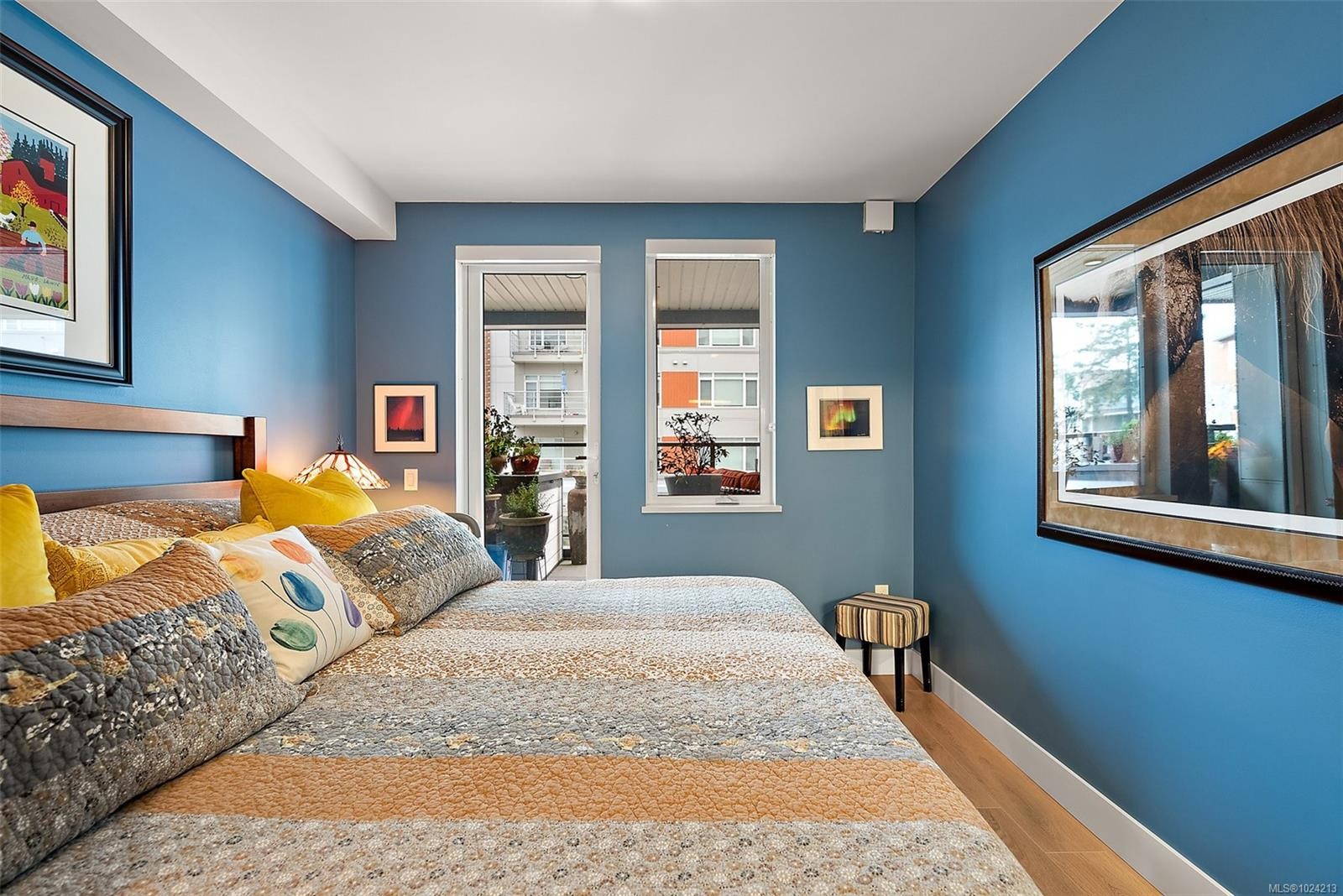 203-2461 Sidney Ave, Sidney, BC - Indoor Photo Showing Bedroom