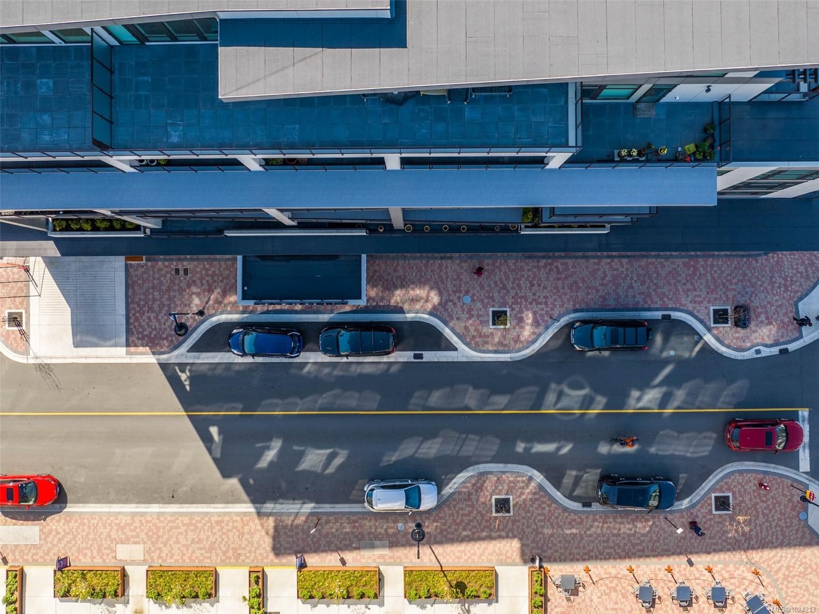 203-2461 Sidney Ave, Sidney, BC - Outdoor