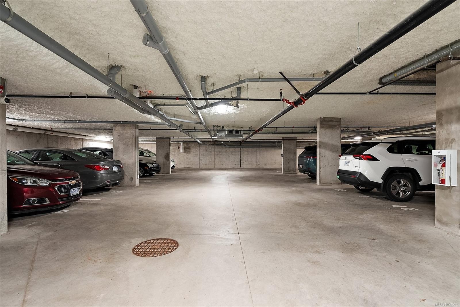 203-2461 Sidney Ave, Sidney, BC - Indoor Photo Showing Garage