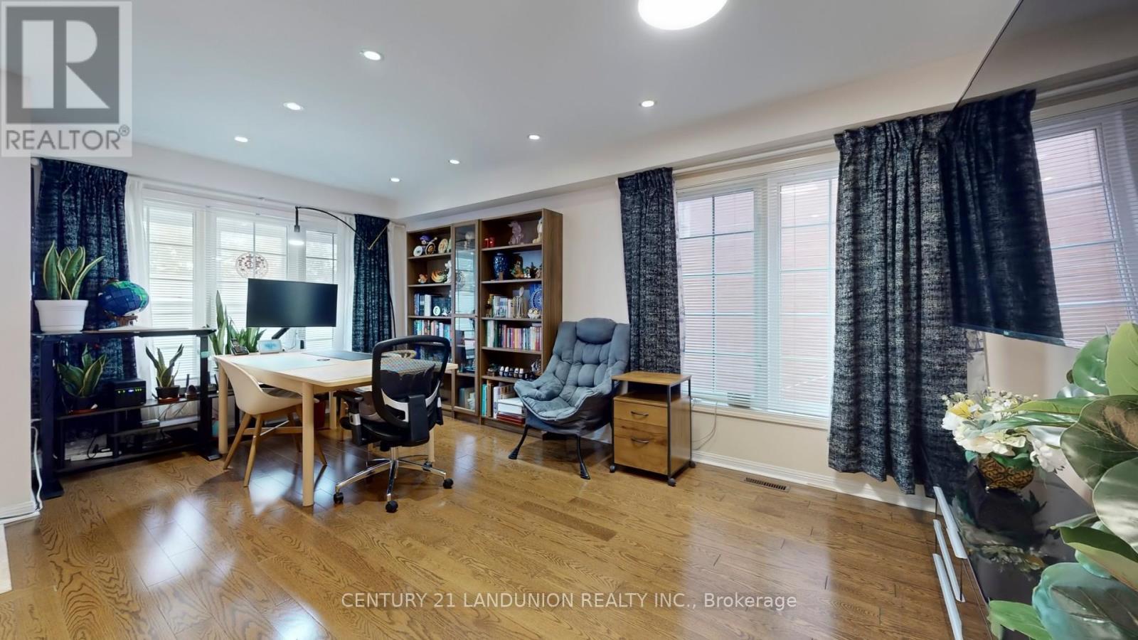 10 Majestic Drive, Markham, ON - Indoor Photo Showing Office