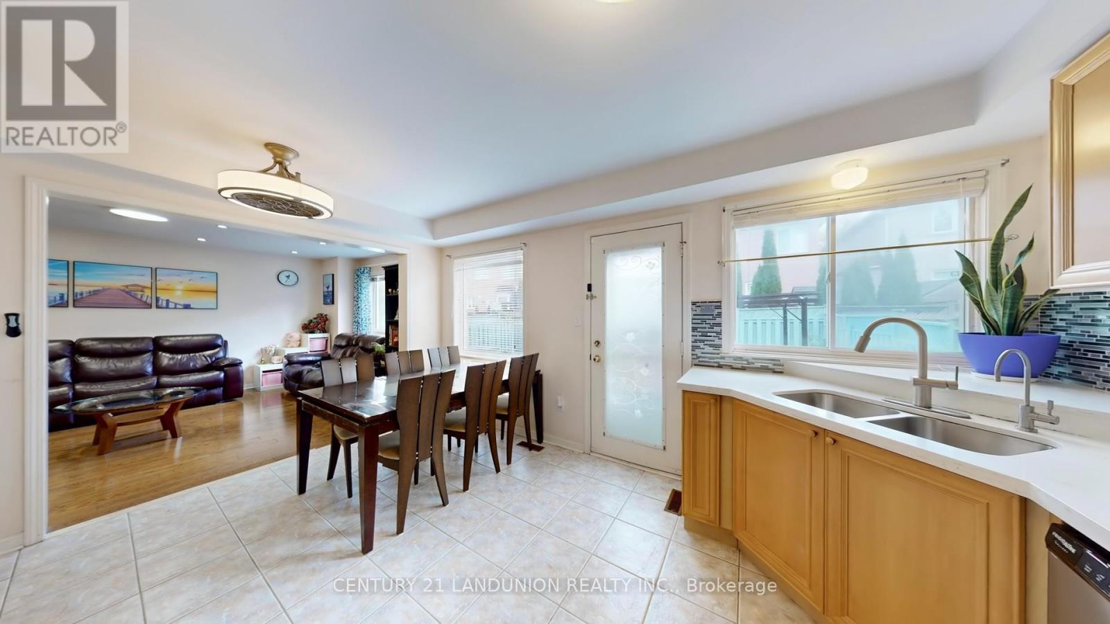 10 Majestic Drive, Markham, ON - Indoor