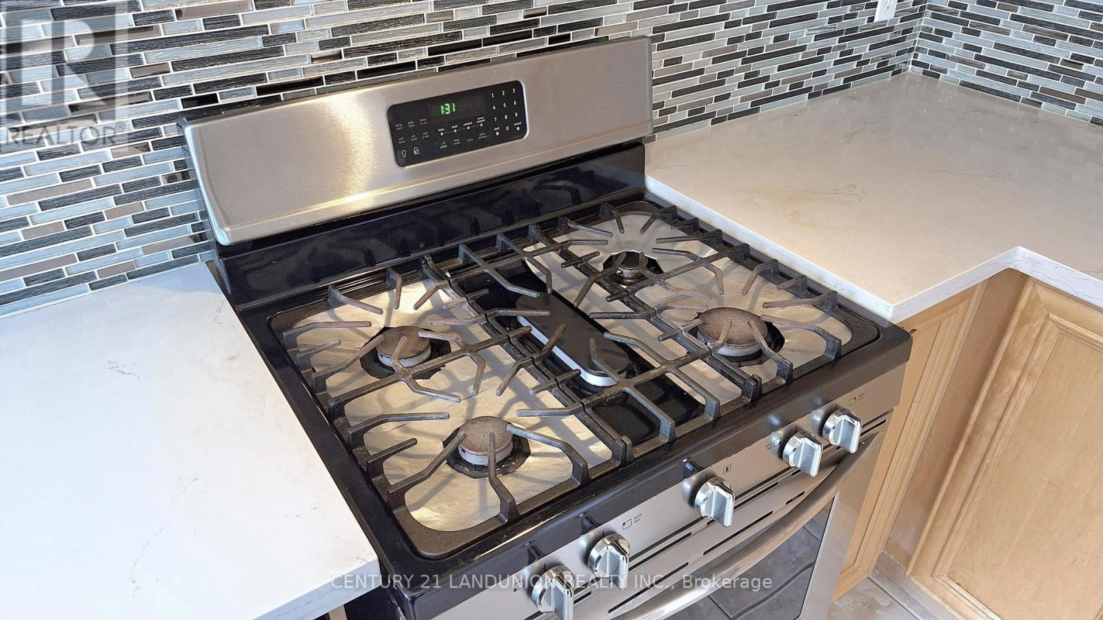 10 Majestic Drive, Markham, ON - Indoor Photo Showing Other Room