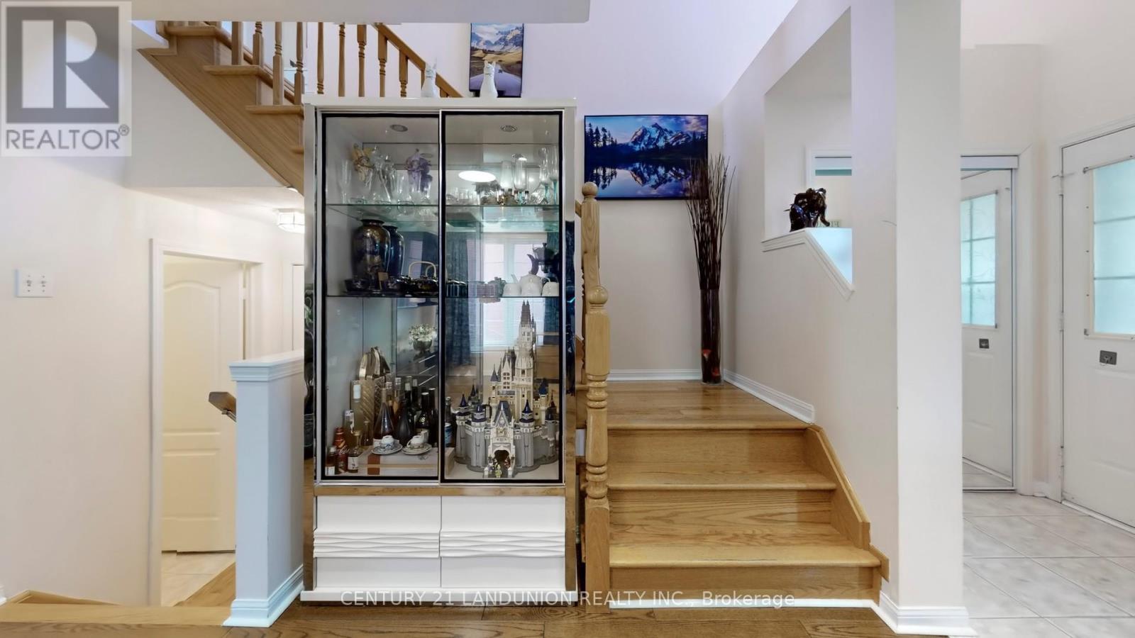 10 Majestic Drive, Markham, ON - Indoor Photo Showing Other Room