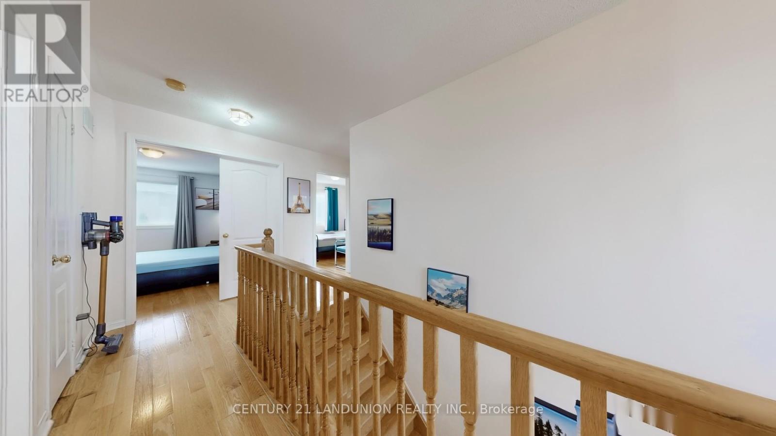 10 Majestic Drive, Markham, ON - Indoor Photo Showing Other Room