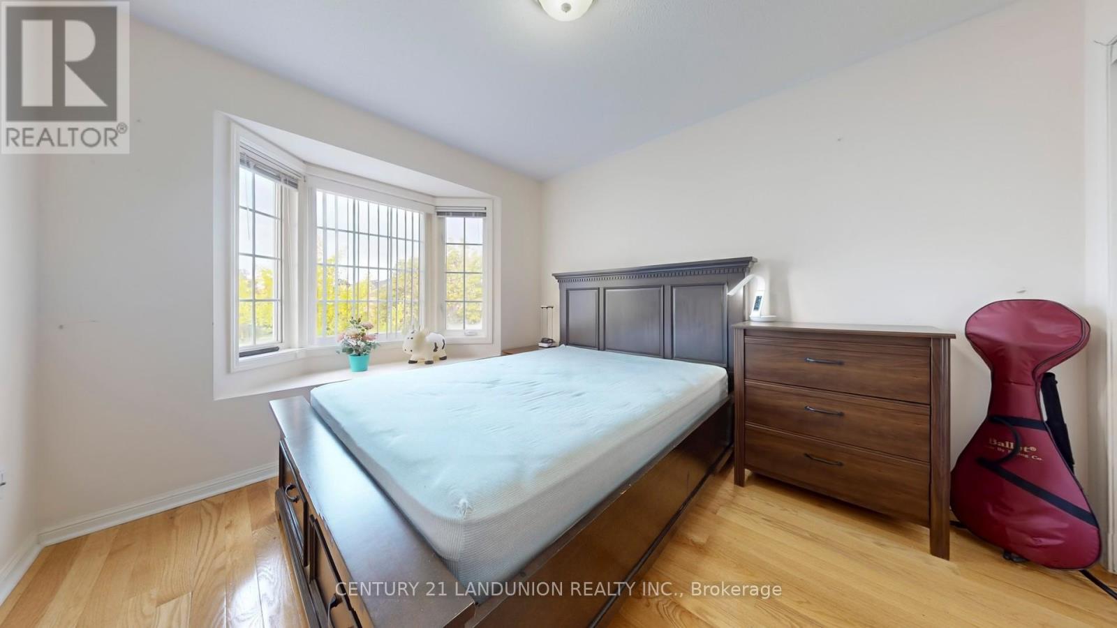 10 Majestic Drive, Markham, ON - Indoor Photo Showing Bedroom