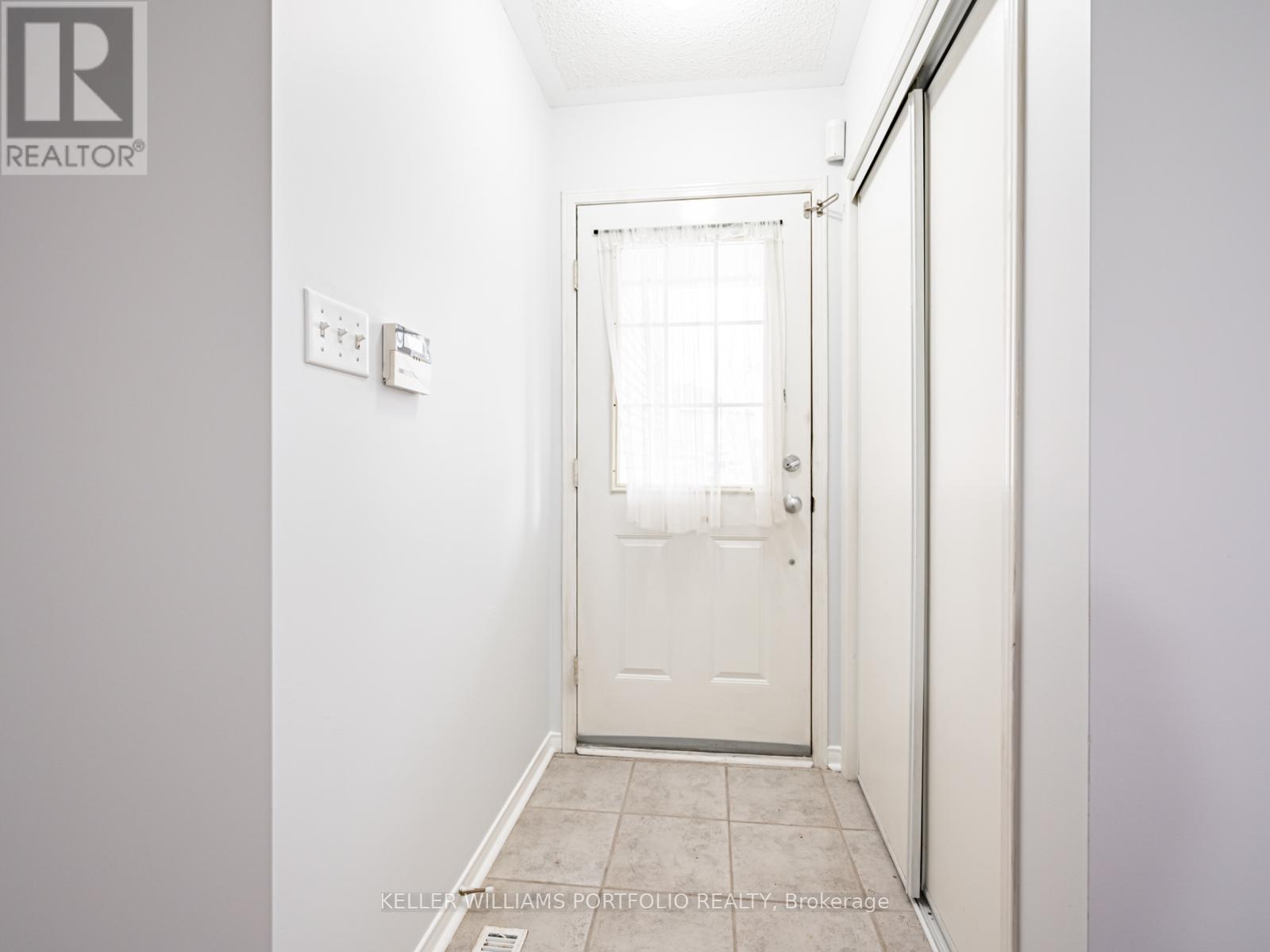 7160 Waldorf Way, Mississauga, ON - Indoor Photo Showing Other Room