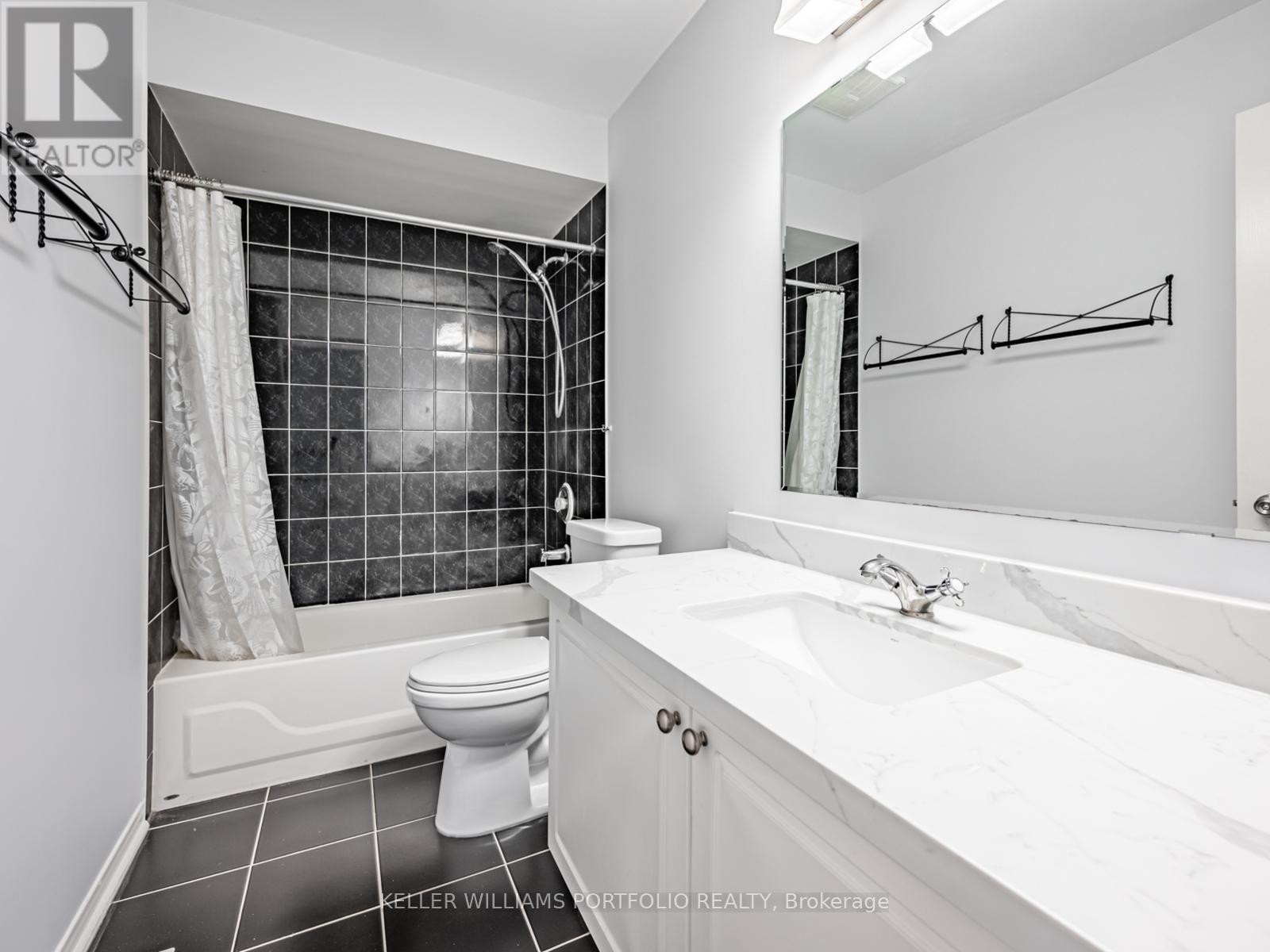7160 Waldorf Way, Mississauga, ON - Indoor Photo Showing Bathroom
