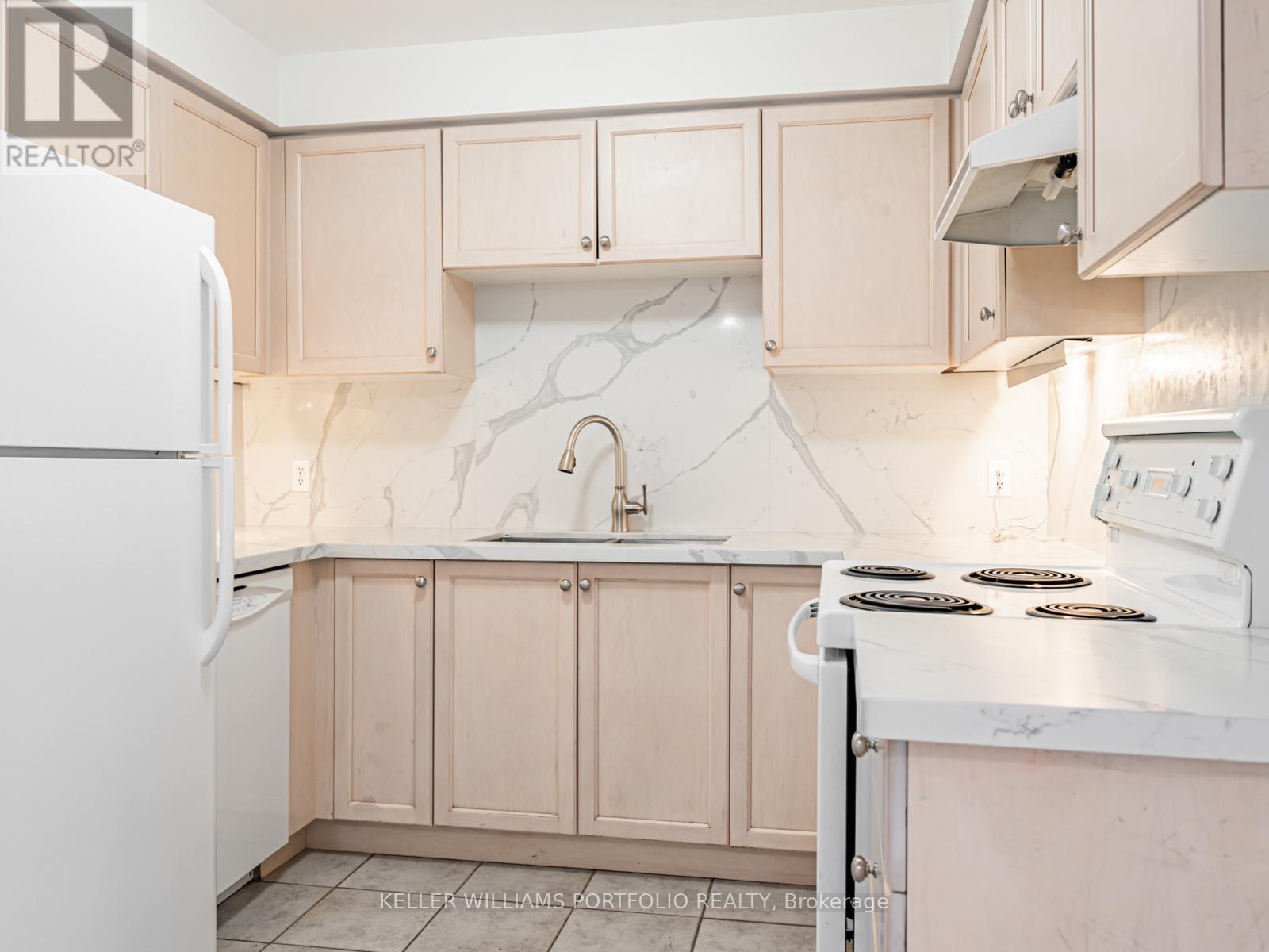 7160 Waldorf Way, Mississauga, ON - Indoor Photo Showing Kitchen