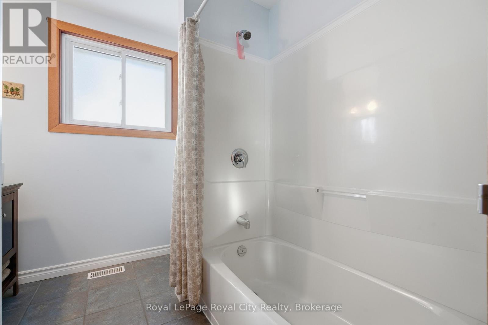 28 Mcilwraith Crescent, Guelph (Grange Road), ON - Indoor Photo Showing Bathroom
