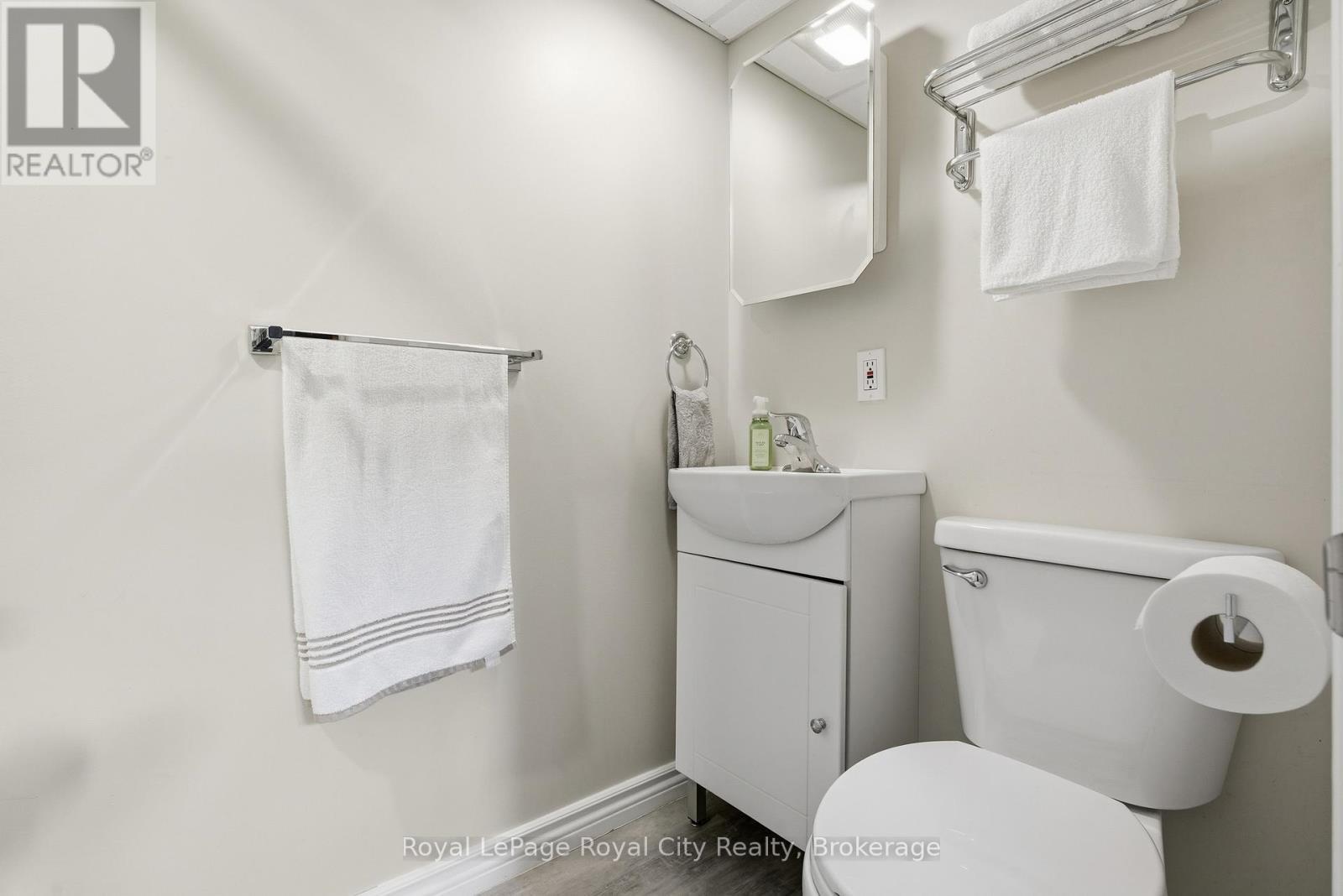 28 Mcilwraith Crescent, Guelph (Grange Road), ON - Indoor Photo Showing Bathroom
