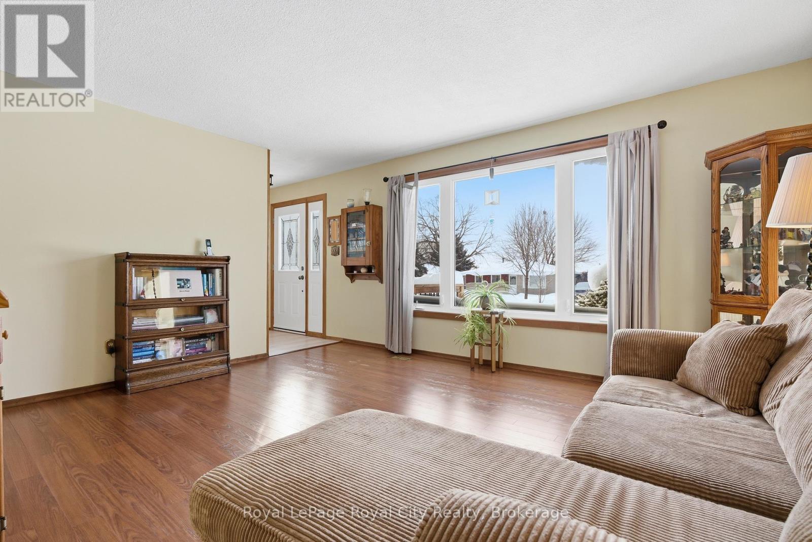 28 Mcilwraith Crescent, Guelph (Grange Road), ON - Indoor Photo Showing Living Room