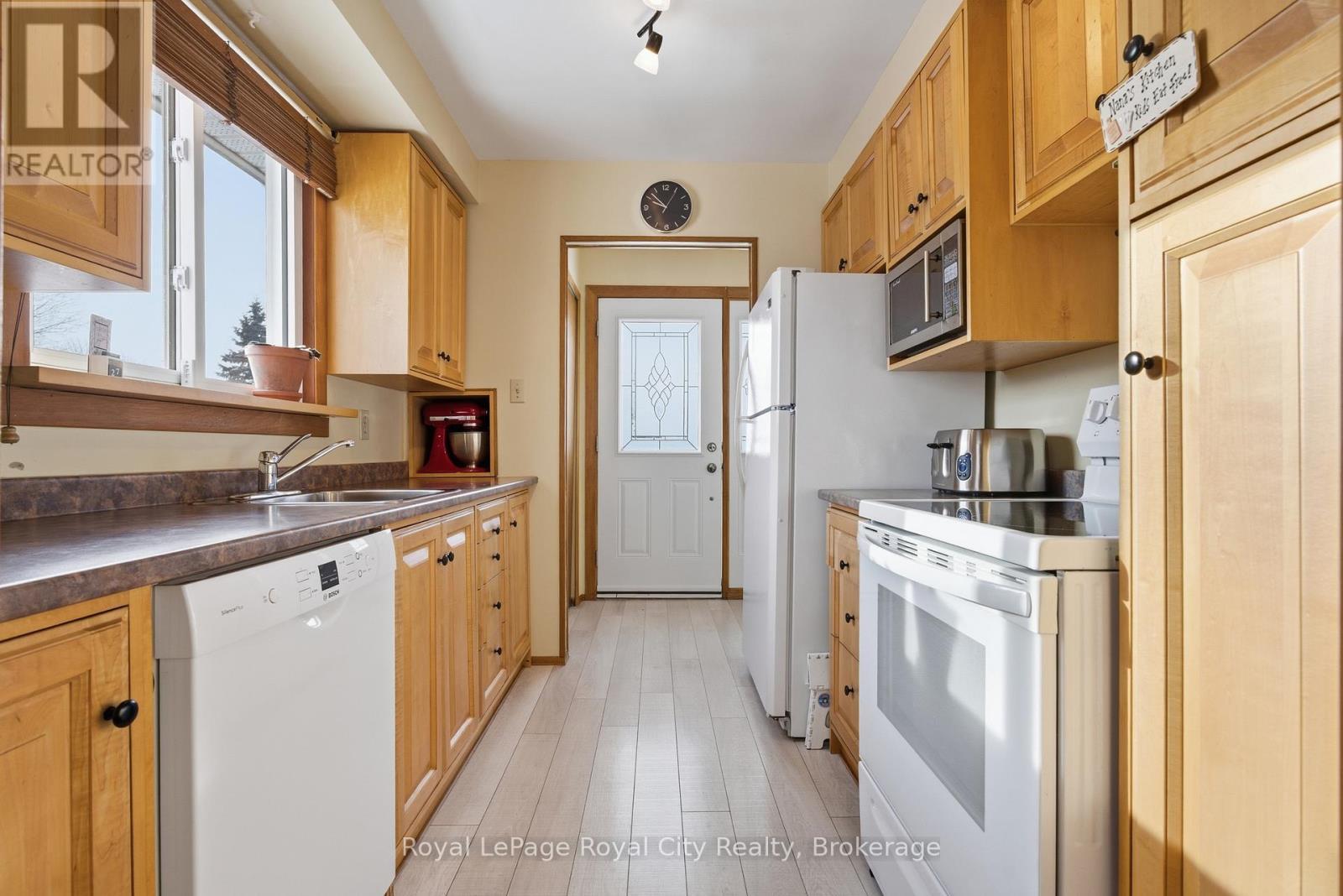 28 Mcilwraith Crescent, Guelph (Grange Road), ON - Indoor Photo Showing Kitchen With Double Sink