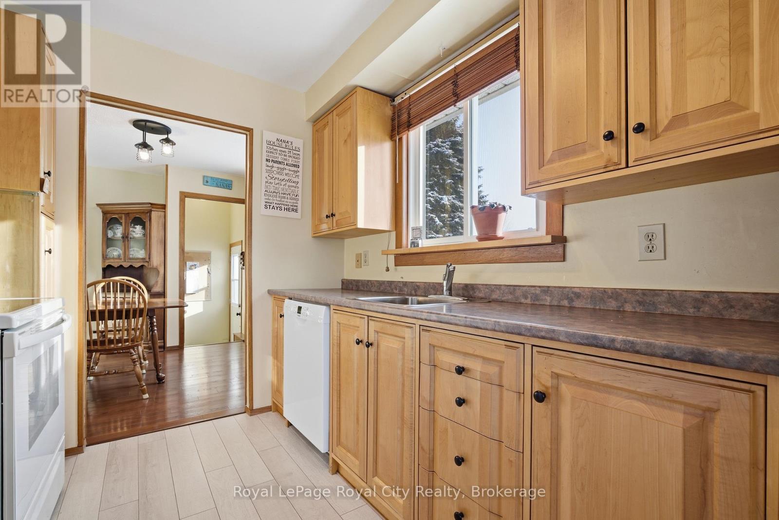 28 Mcilwraith Crescent, Guelph (Grange Road), ON - Indoor Photo Showing Kitchen With Double Sink