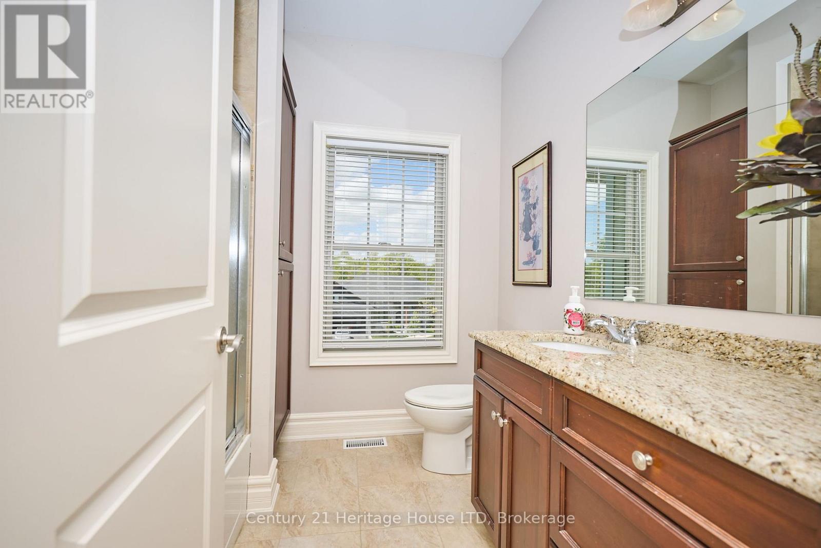 4069 Niagara River Parkway, Fort Erie (Black Creek), ON - Indoor Photo Showing Bathroom
