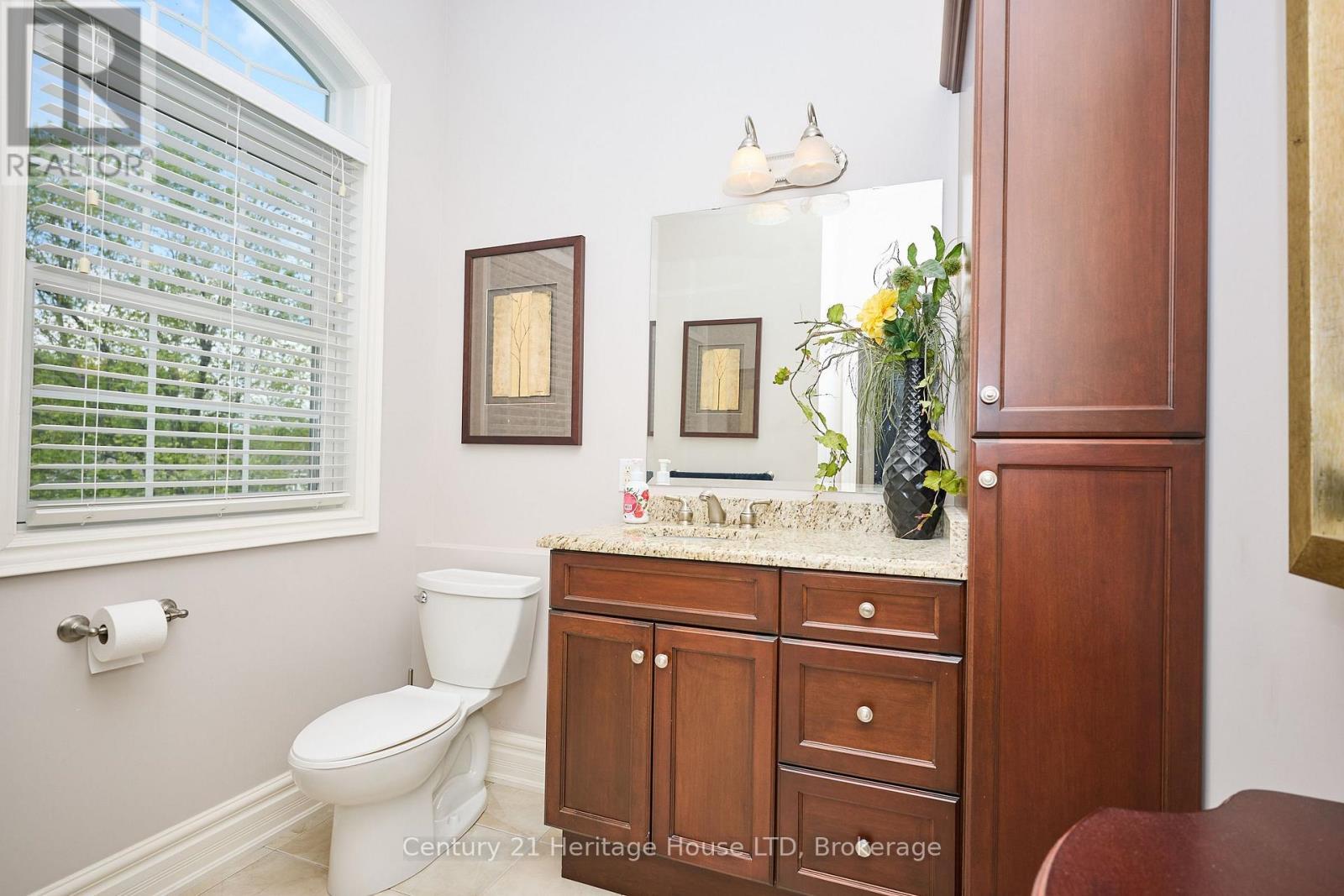 4069 Niagara River Parkway, Fort Erie (Black Creek), ON - Indoor Photo Showing Bathroom