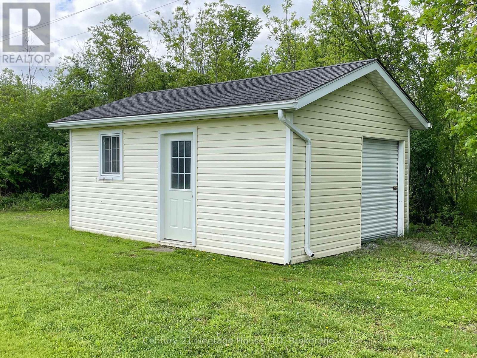 4069 Niagara River Parkway, Fort Erie (Black Creek), ON - Outdoor With Exterior