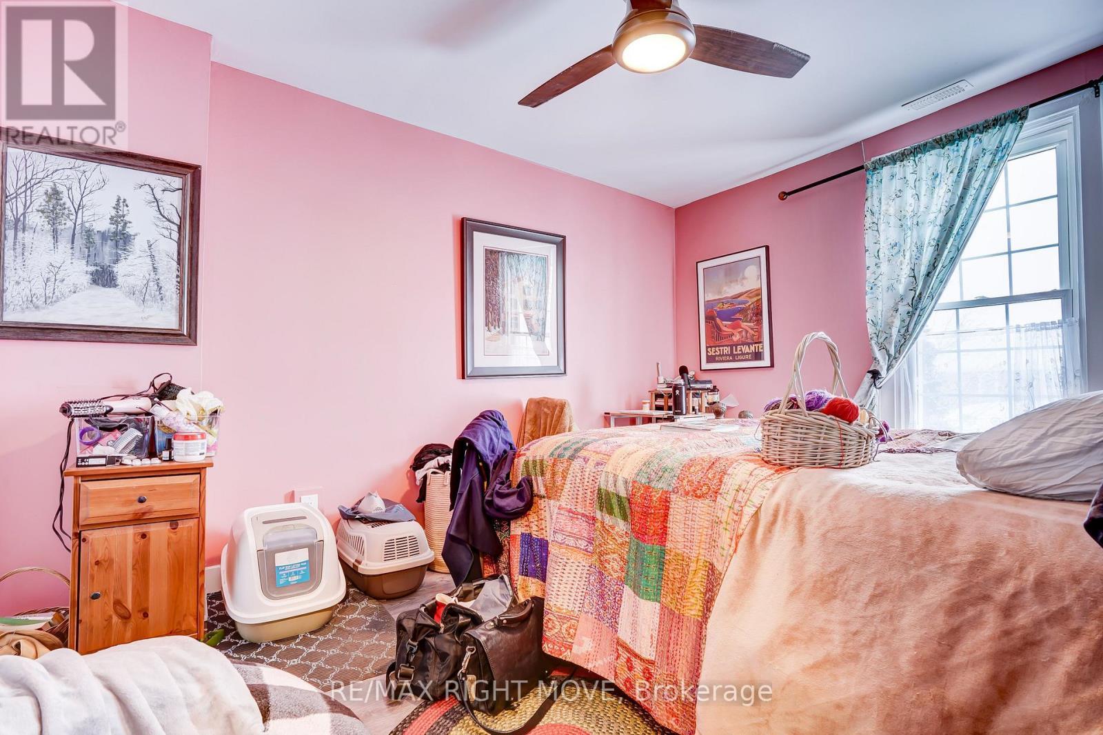 110 Mary Street, Orillia, ON - Indoor Photo Showing Bedroom