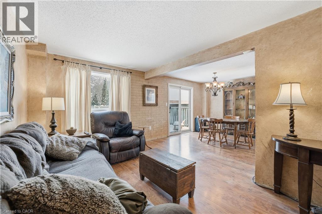 311 Northview Heights Place, Cambridge, ON - Indoor Photo Showing Living Room