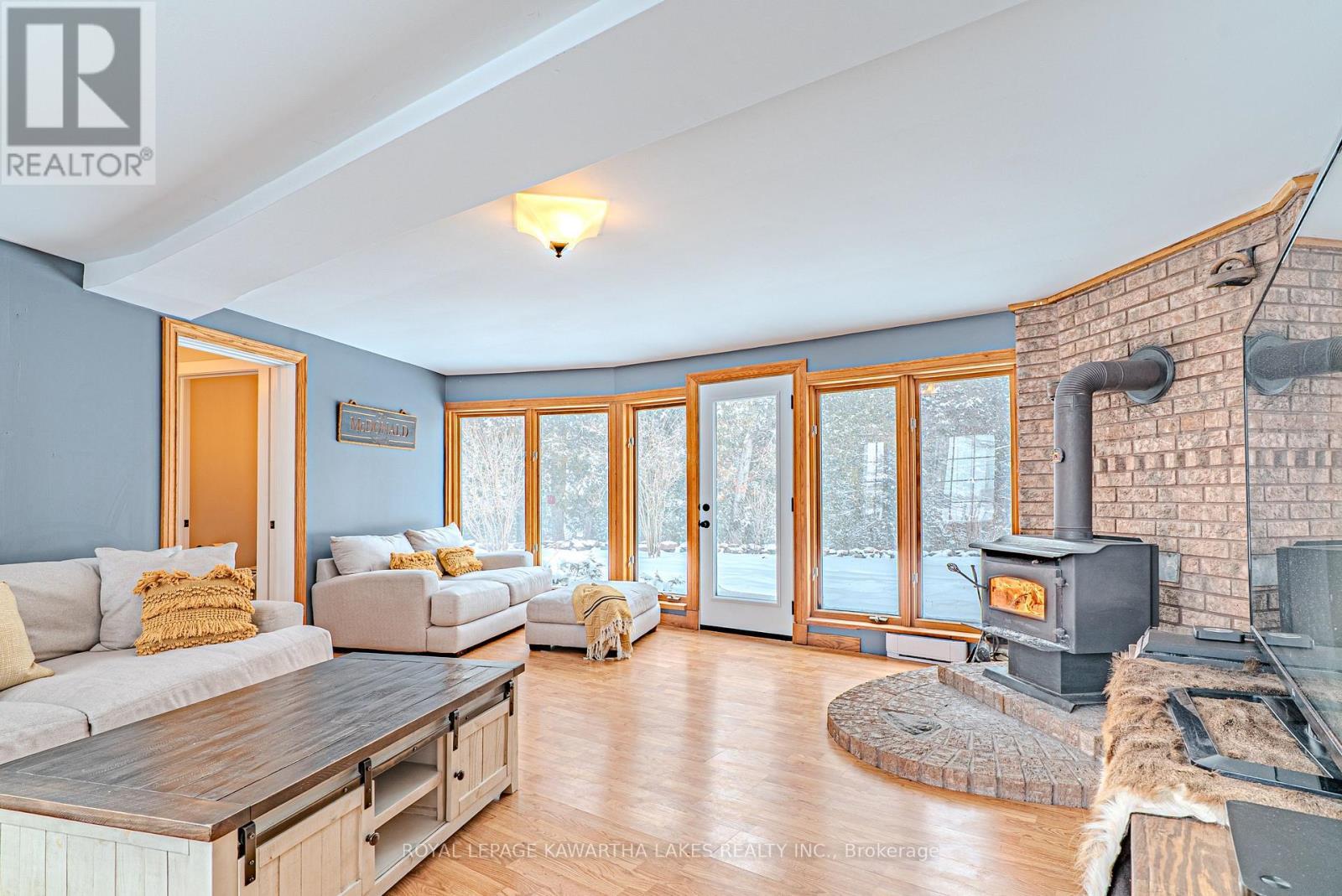 61 Kenrei Road, Kawartha Lakes (Lindsay), ON - Indoor Photo Showing Living Room With Fireplace
