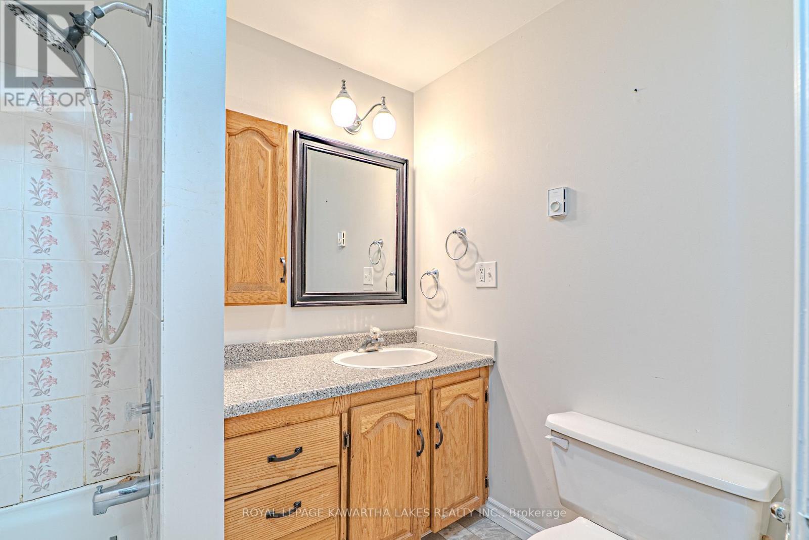 61 Kenrei Road, Kawartha Lakes (Lindsay), ON - Indoor Photo Showing Bathroom