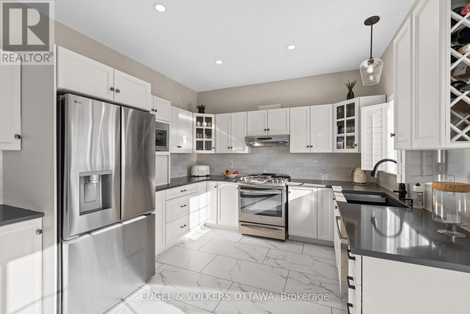 406 Keith Crescent, Ottawa, ON - Indoor Photo Showing Kitchen With Stainless Steel Kitchen With Upgraded Kitchen